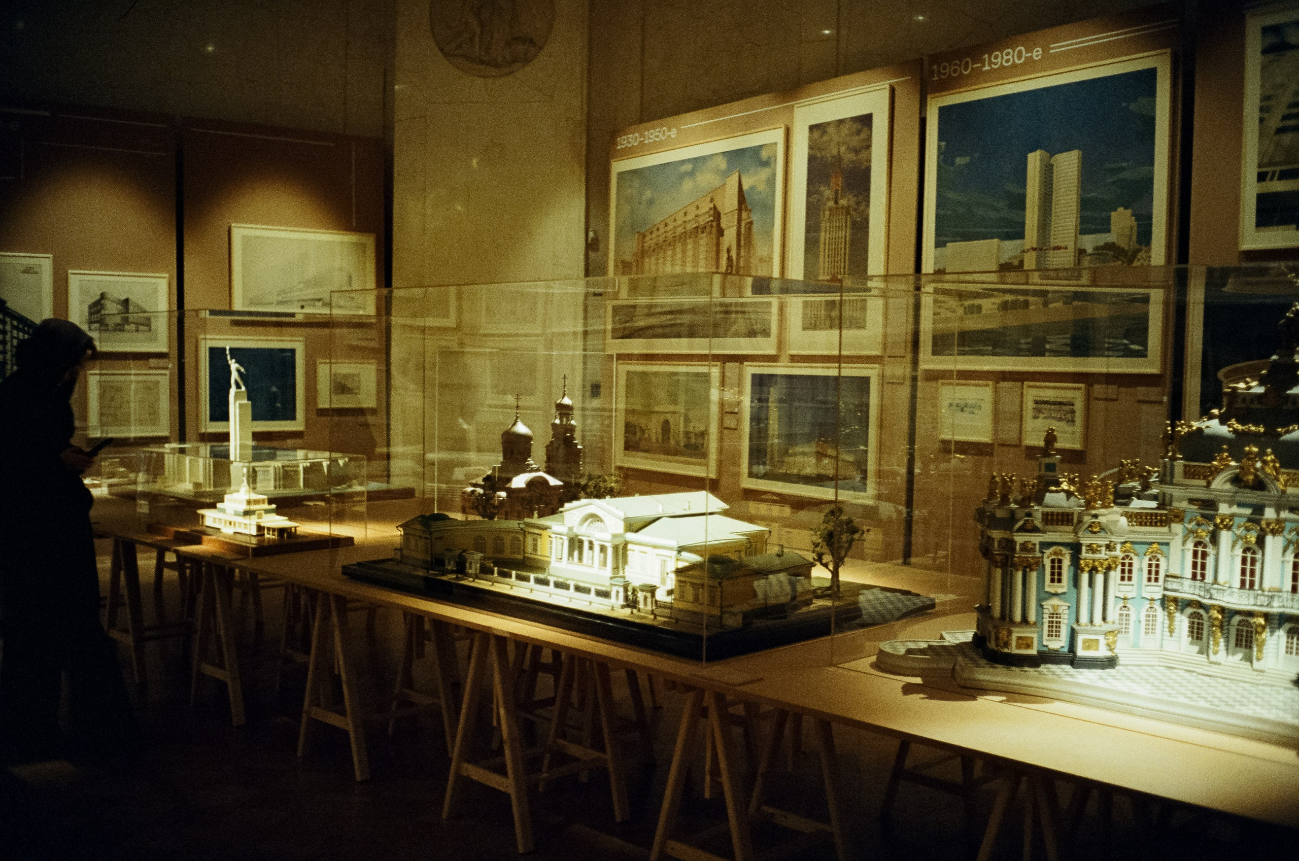 Ricoh FF-1 / SFL 500T (Kodak Vision 3 500T) / 27 октября Музей Архитектуры