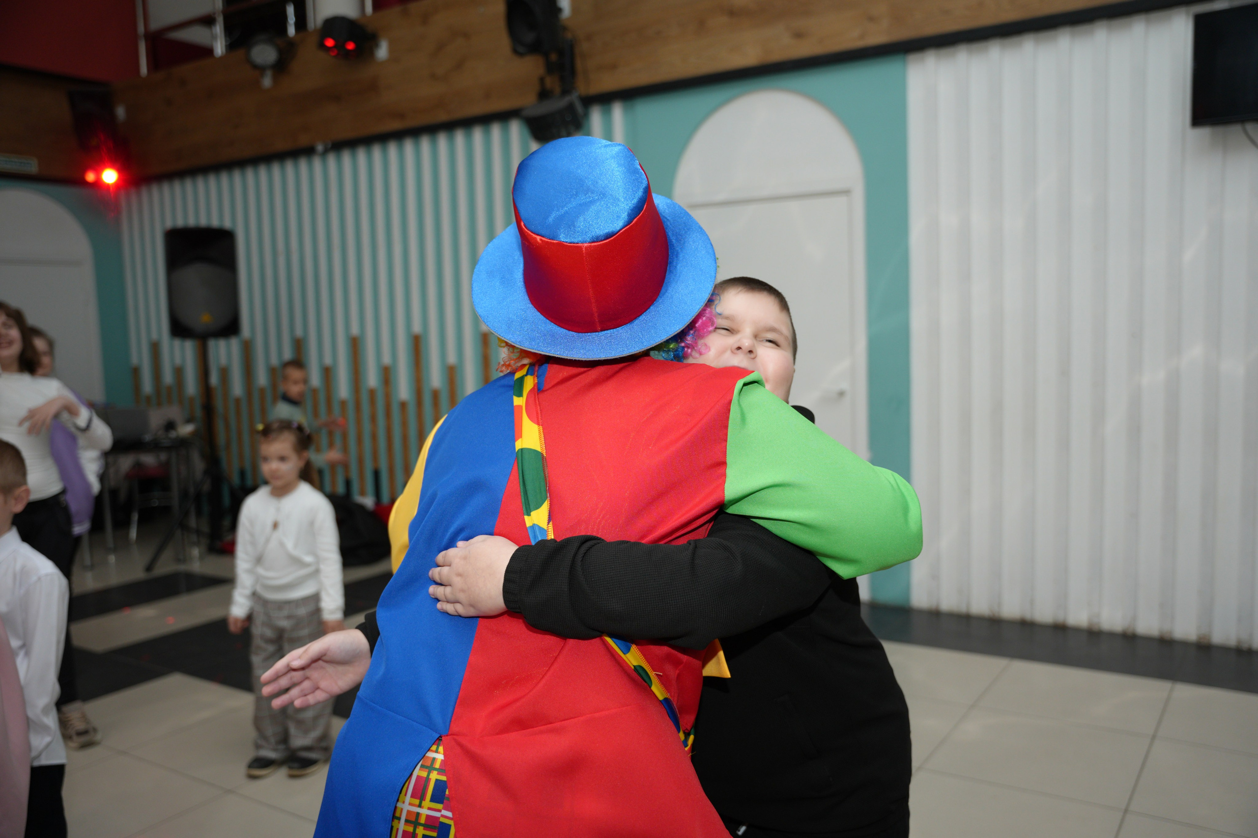 Социально —благотворительная акция «Ты в этом мире не один», посвященная Международному дню инвалидов. ВЫПУСКНЫЕ АЛЬБОМЫ, Школьный фотограф, семейный и свадебный в Саратове и области Ольга Плаксина