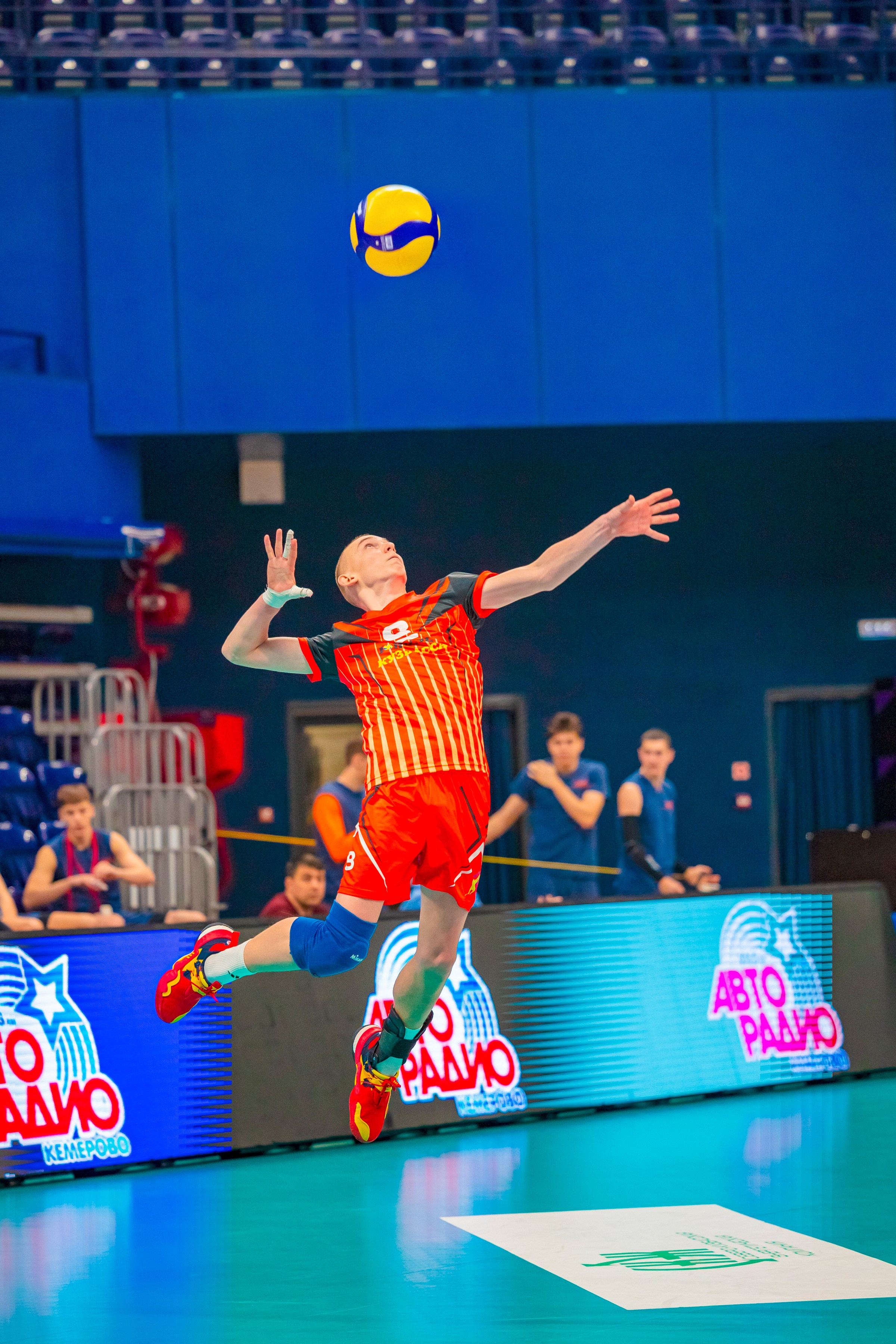 Волейболист подача юность кузбасса Кузбасс волейбольная арена новая