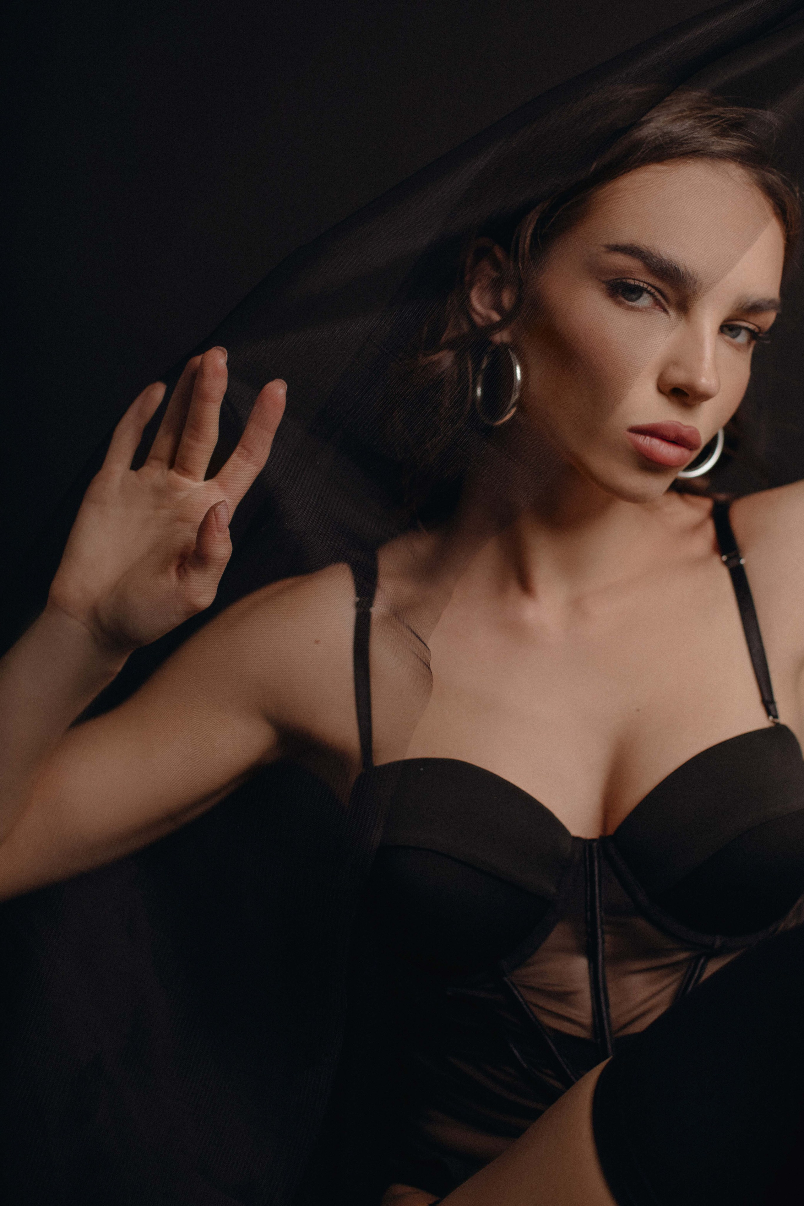 Ангелина. Белье и черный фон. Фотограф в Москве Ольга Сатони