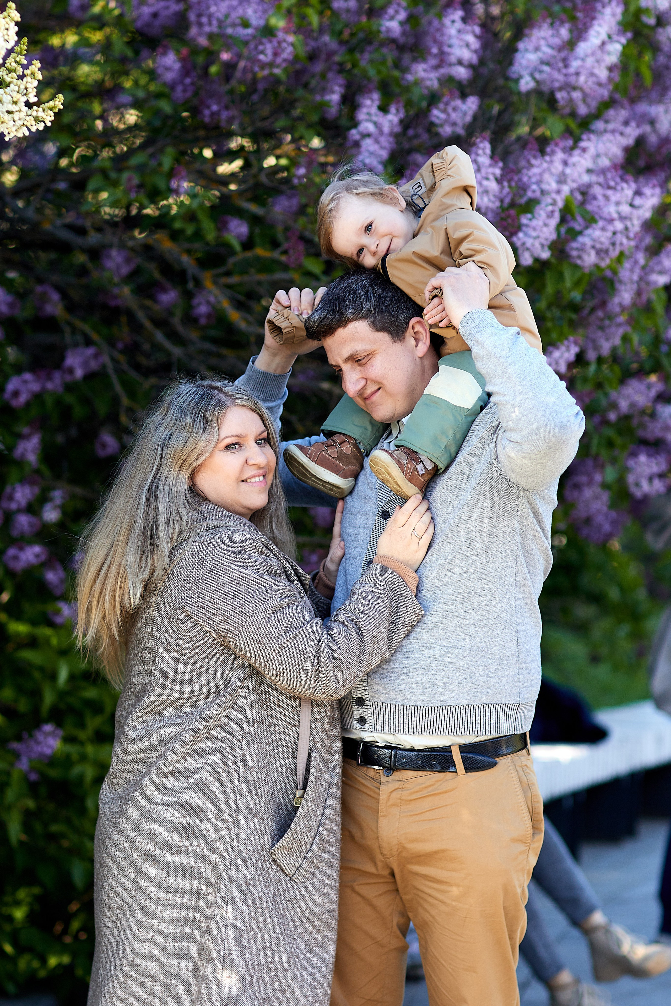 Семья в Сиреневом саду. Главная