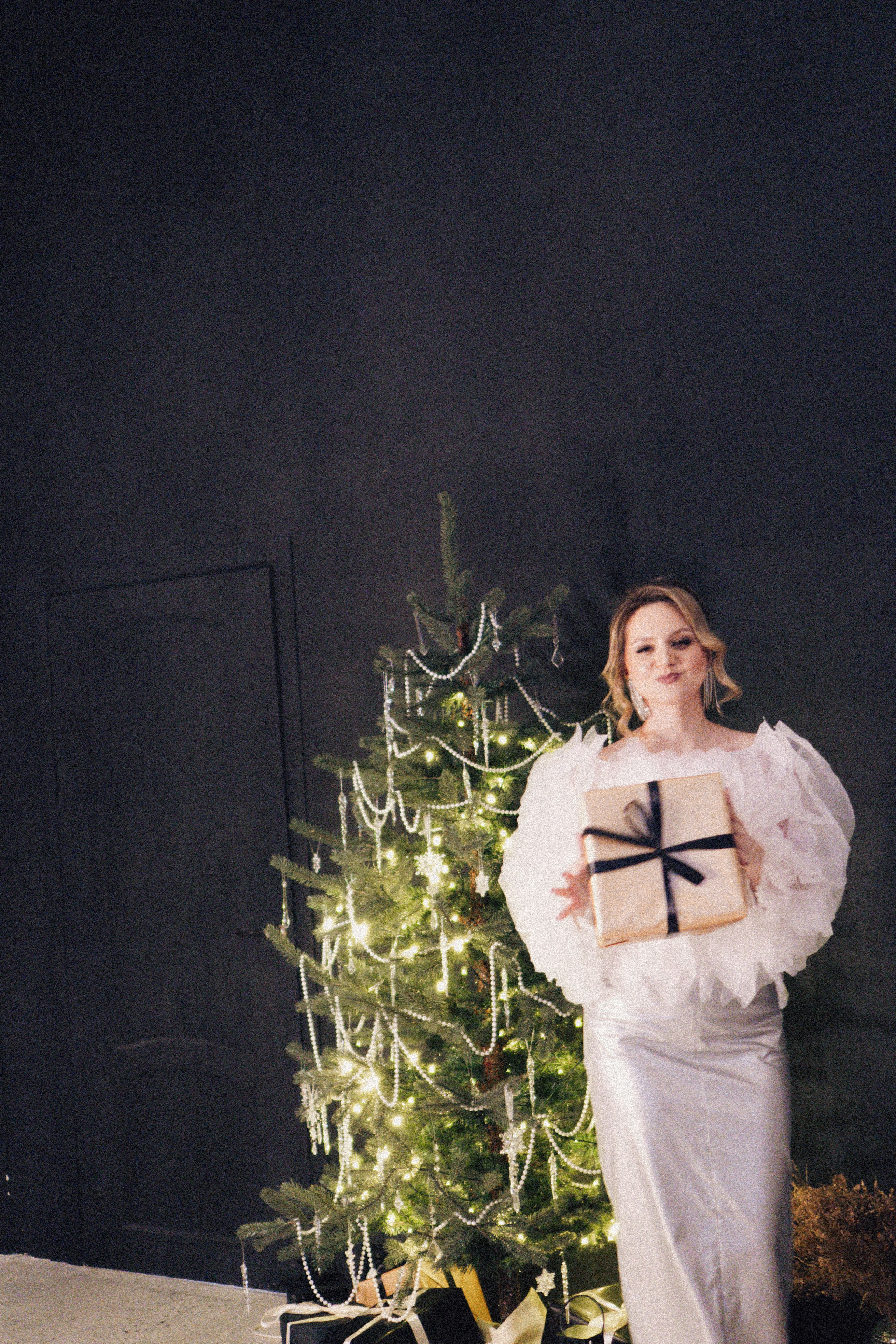 НОВОГОДНЯЯ ФОТОСЕСИИЯ В СТУДИИ ДЛЯ ДЕВУШКИ И ПРОГУЛКА ПО ЧЕРНЫШЕВСКОЙ. Профессиональный фотограф, Санкт-Петербург — Виктория Богомолова