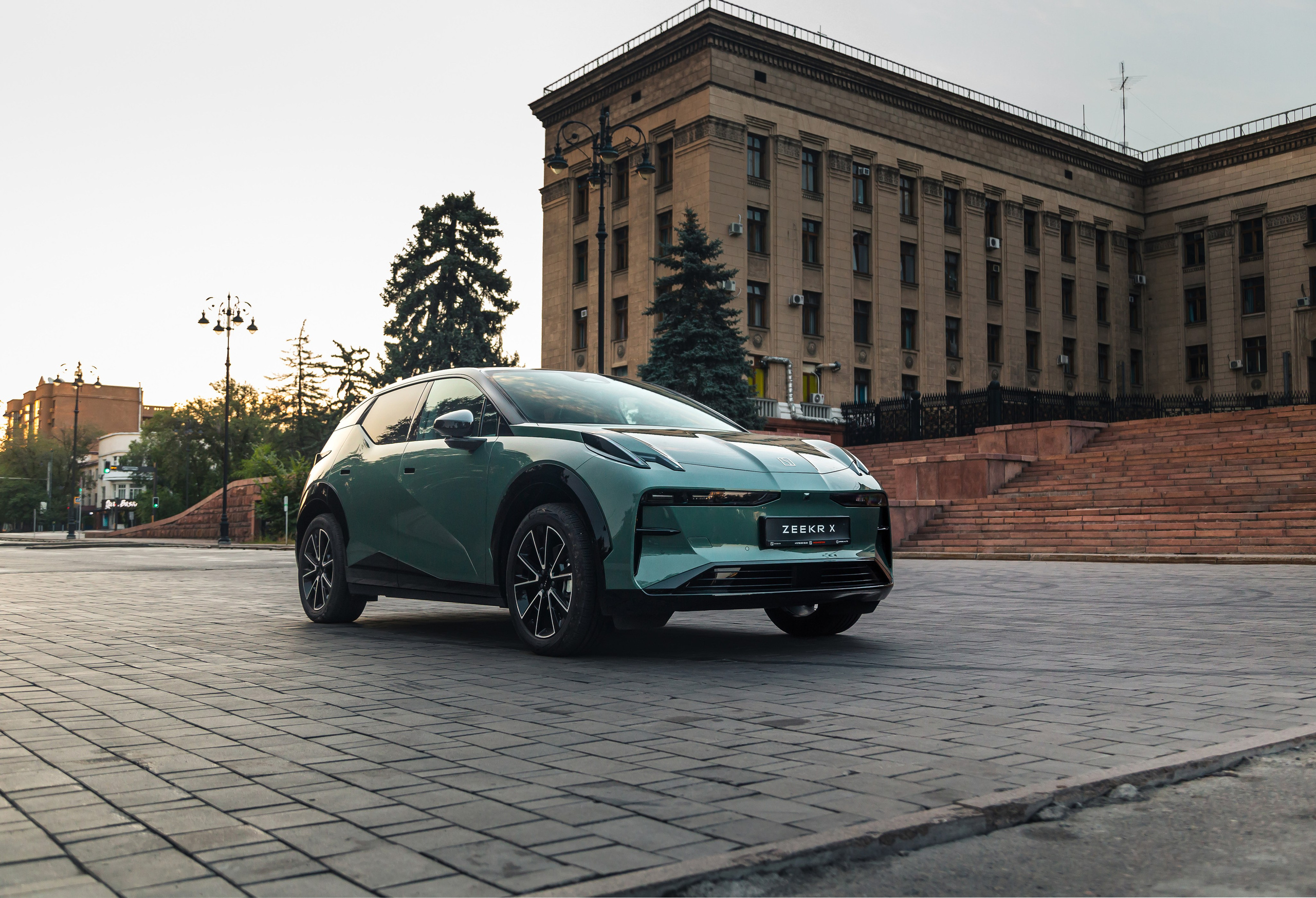 ZEEKR X. Рекламный и портретный фотограф в Алматы — Серекпаев Танирхан