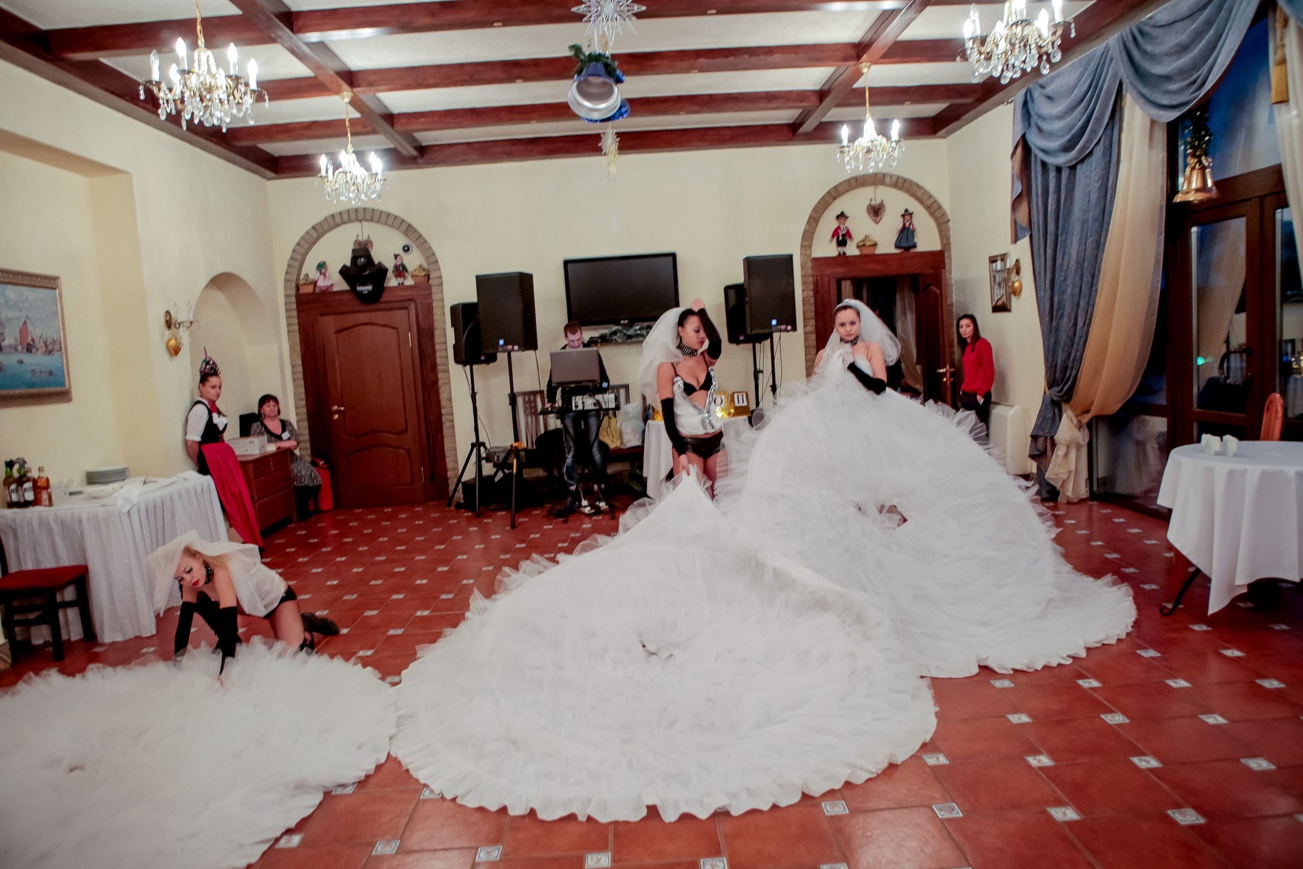 Корпоратив. Max Matvich and Victoria Basova are professionals in their field