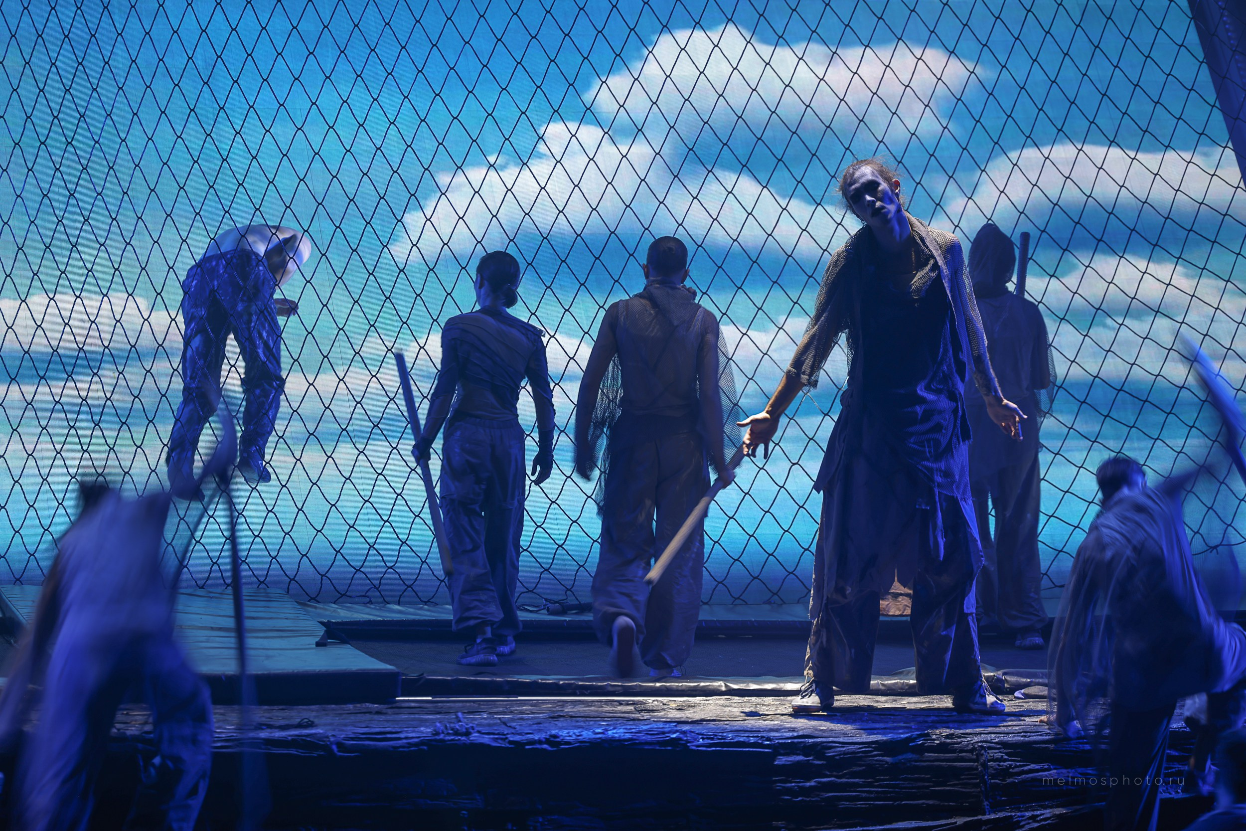 АНТИГРАВИТАЦИЯ. Репортажный, архитектурный, театральный и файн-арт фотограф Лена Мельникова в Москве