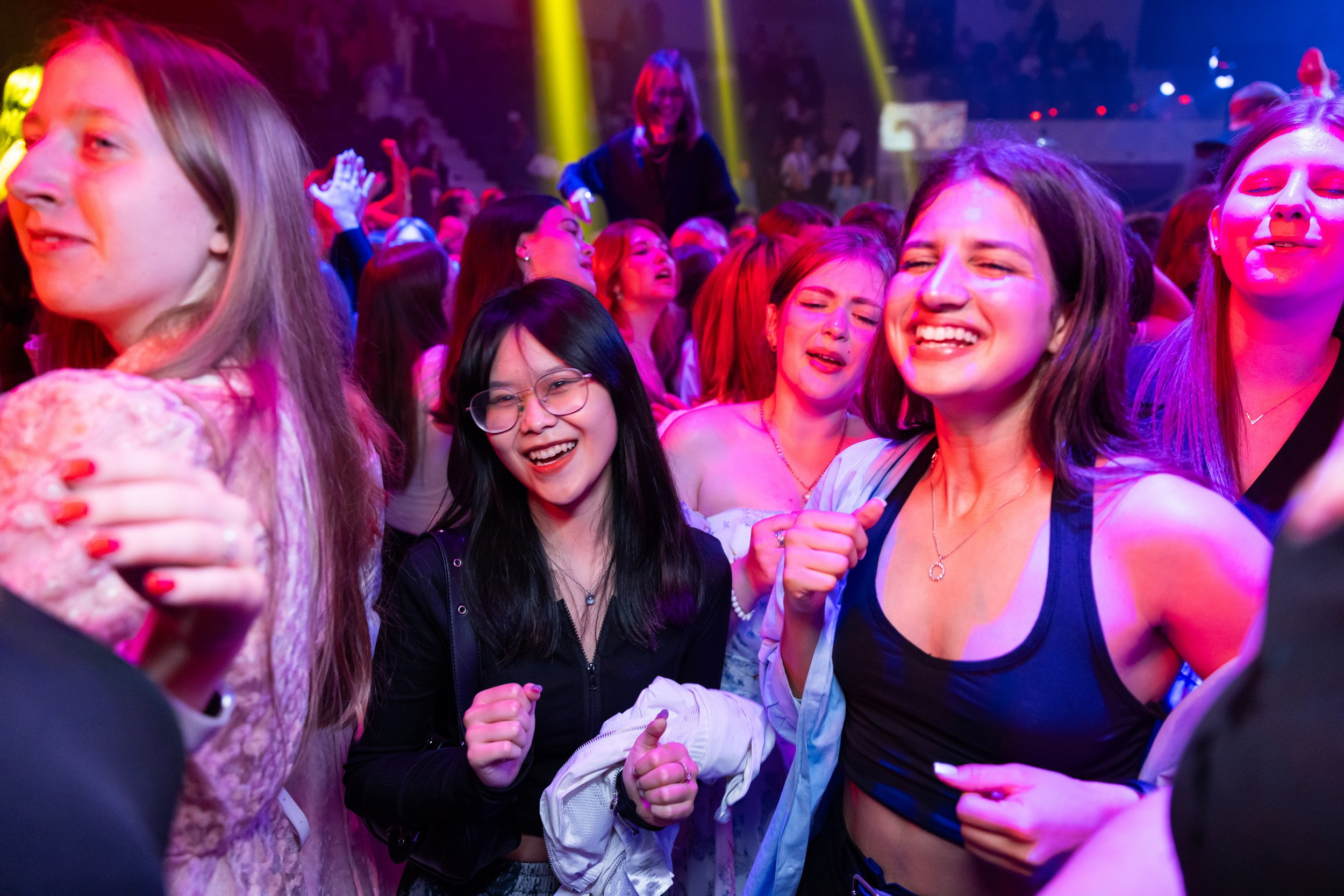 Городской бал выпускников (24 июня 2025). Репортажный фотограф Алексей Пирязев