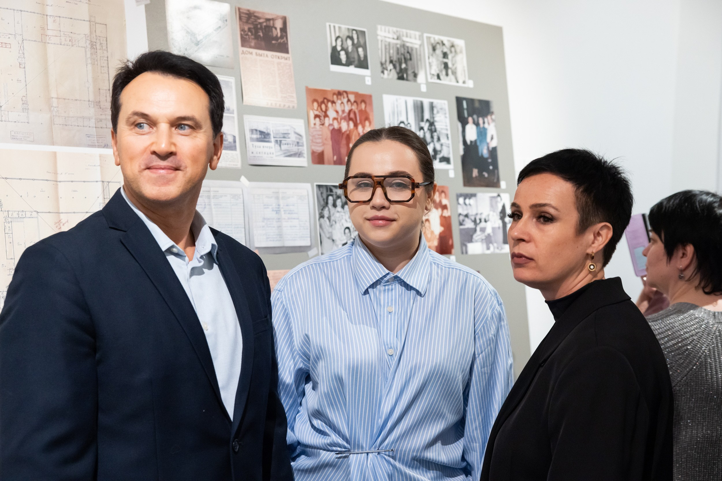 Вернисаж выставки «Между строчками. Швейное мастерство и модная индустрия в Туле 1970-1990-х» в Доме Крафта (28 ноября 2025). Репортажный фотограф Алексей Пирязев