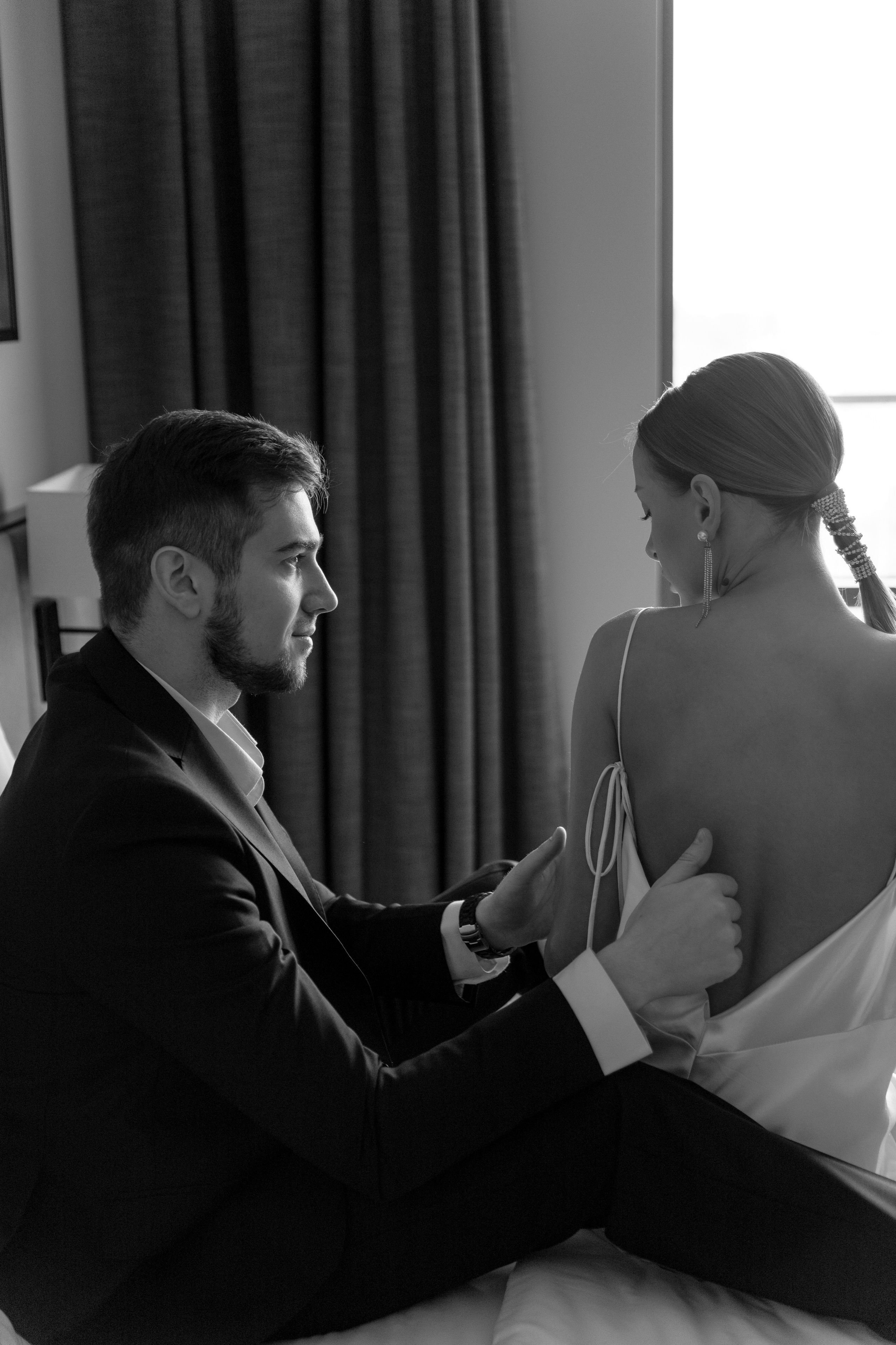 Совместные сборы в отеле. Свадебный фотограф Полина Панина