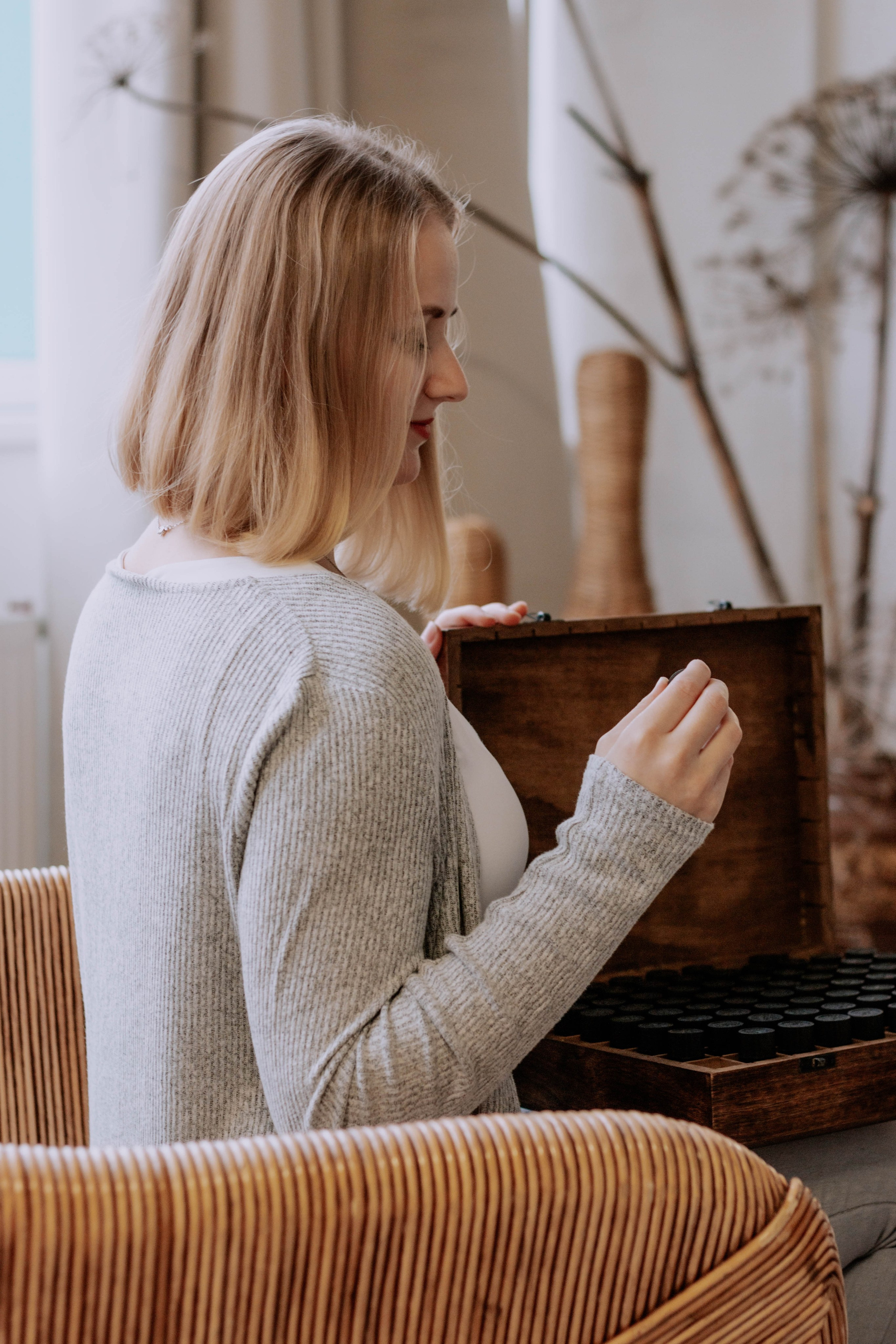 Алиса — Ароматерапевт. Бережно сохраняю ваши чувства и истории на своих фотографиях