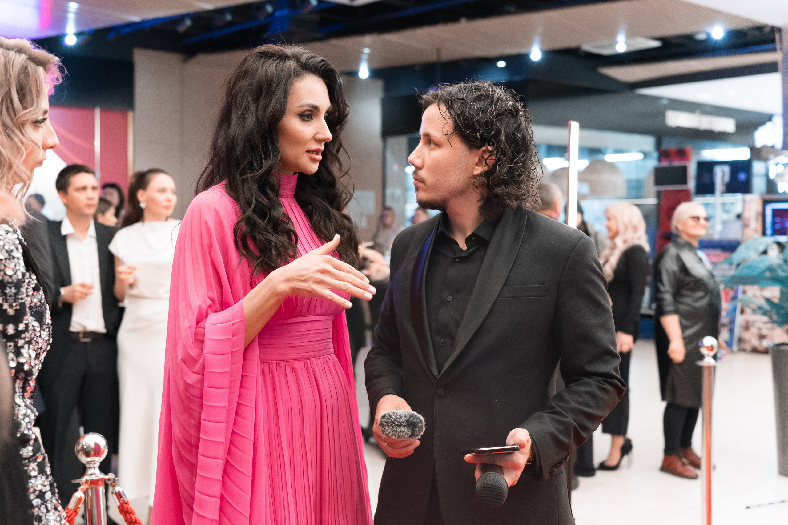 Веб-сериал «МЫ». Для тех, кто не ждёт удачи, а создаёт её. Каждая фотосессия — это твой момент, твой стиль, твой успех. 📸