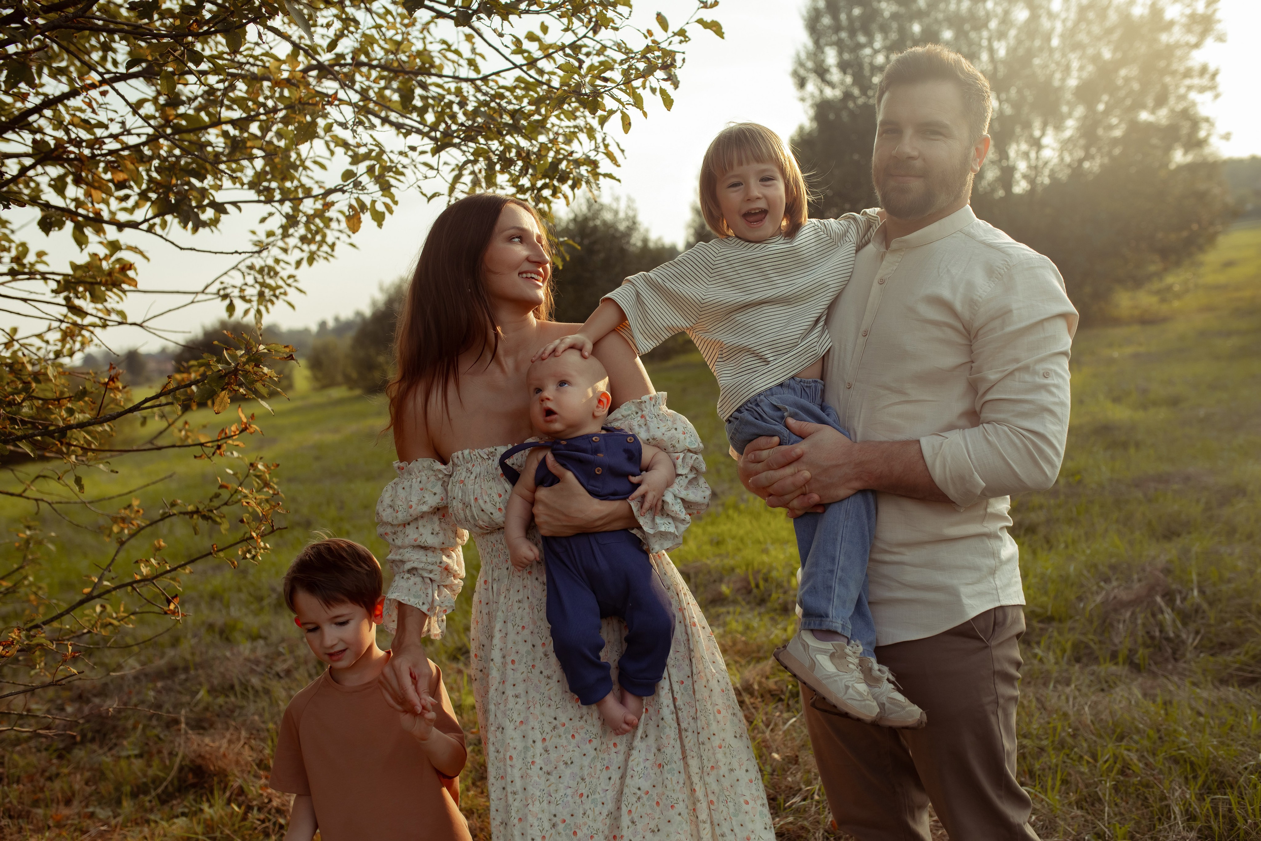 Встреча заката в полях. Семейный и детский фотограф в Москве Дорогова Екатерина