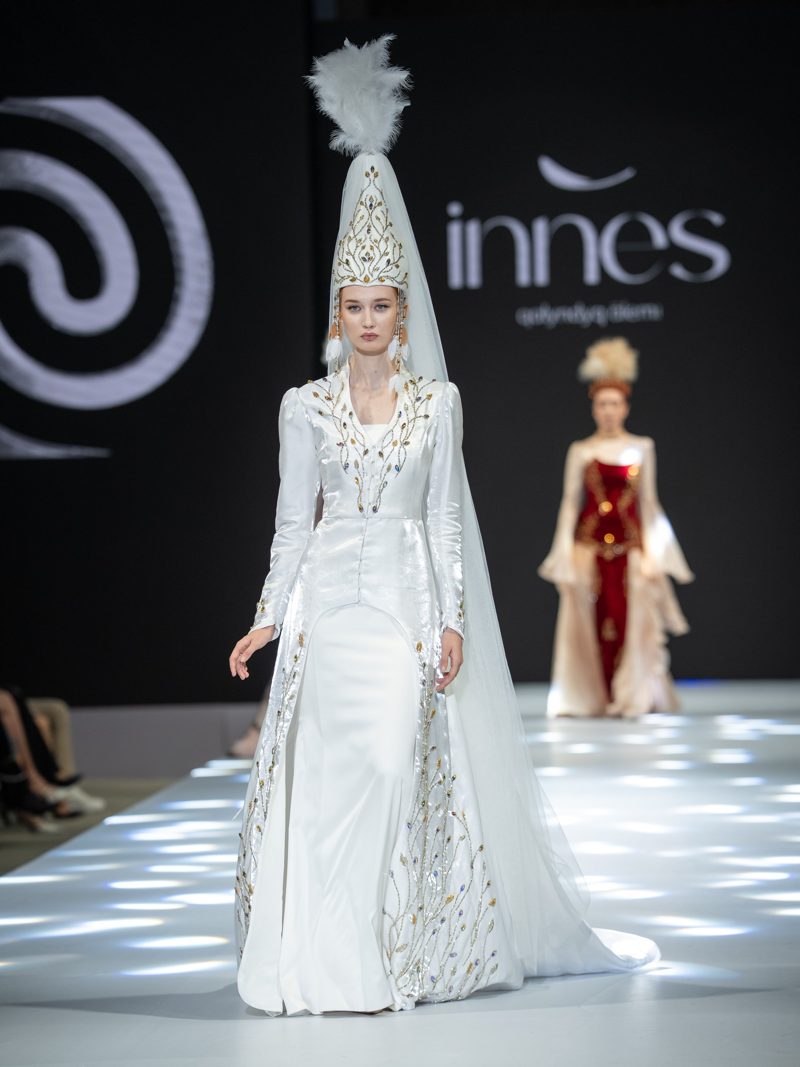 EURASIAN FASHION WEEK Innes. Сайт Алматинского НЮ АРТ, будуар и фэшн фотографа Дениса Карпенко