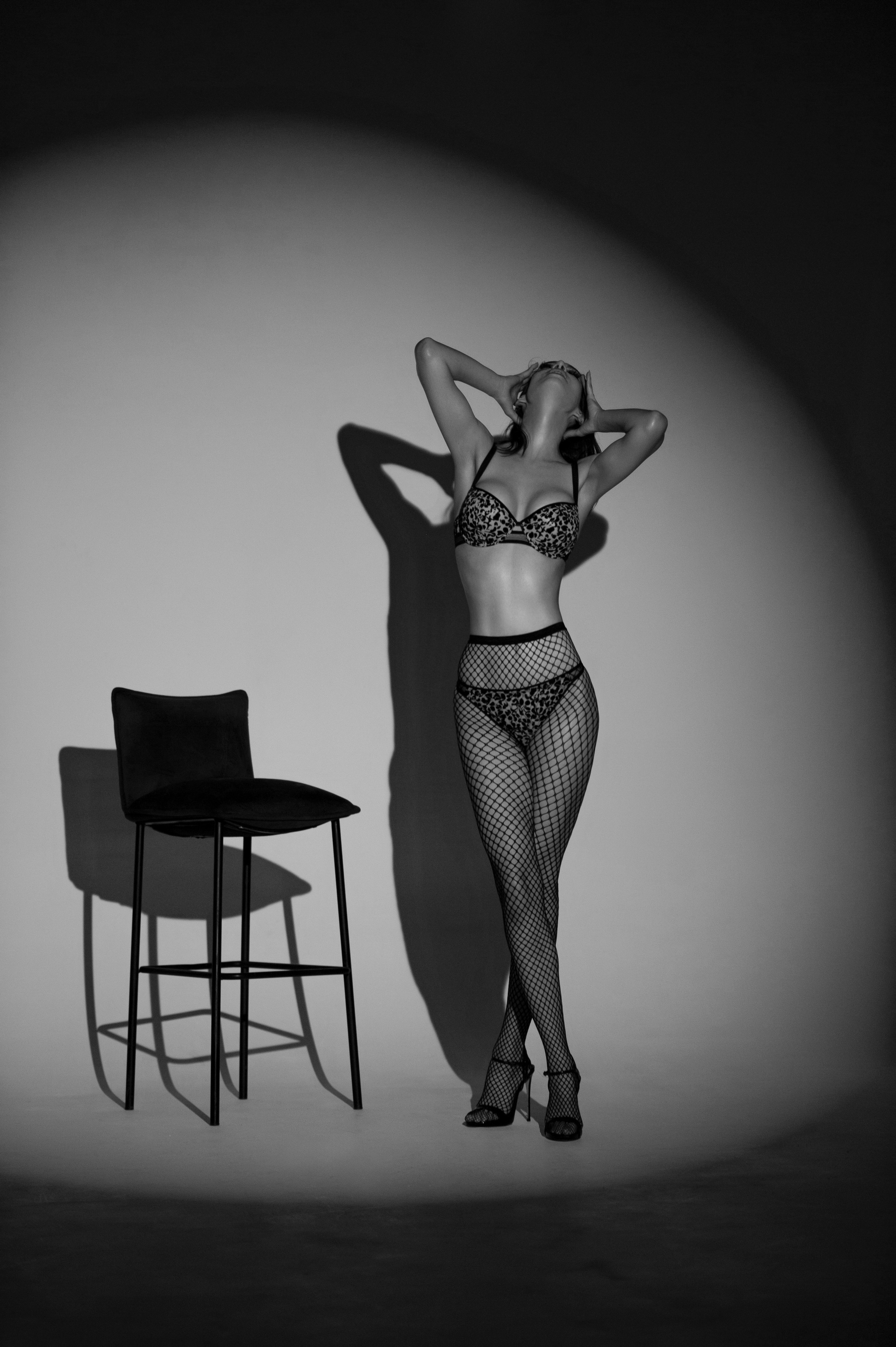 Фотосессия в стиле минимализм. Александр Mr.Brass — фотографирую женский портрет в Москве