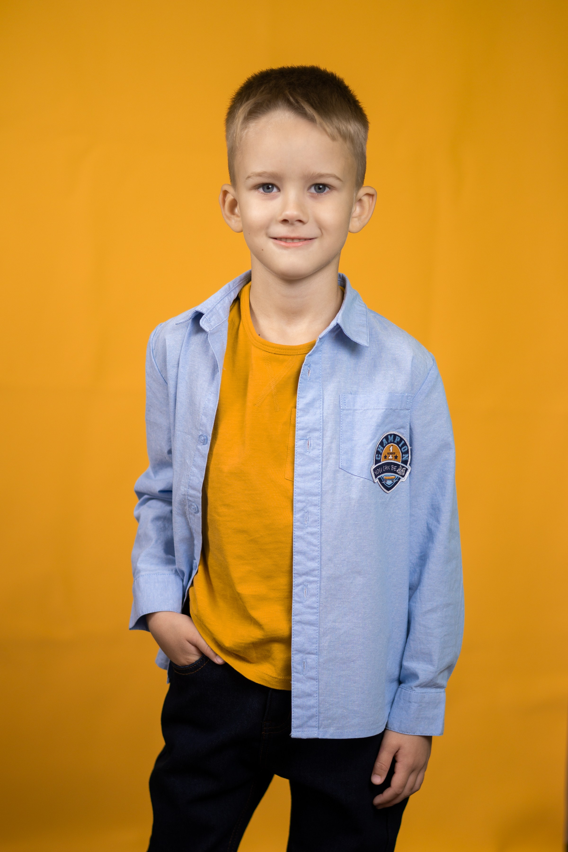 Портреты на желтом фонее. Ольга Плаксина фотограф в Саратове