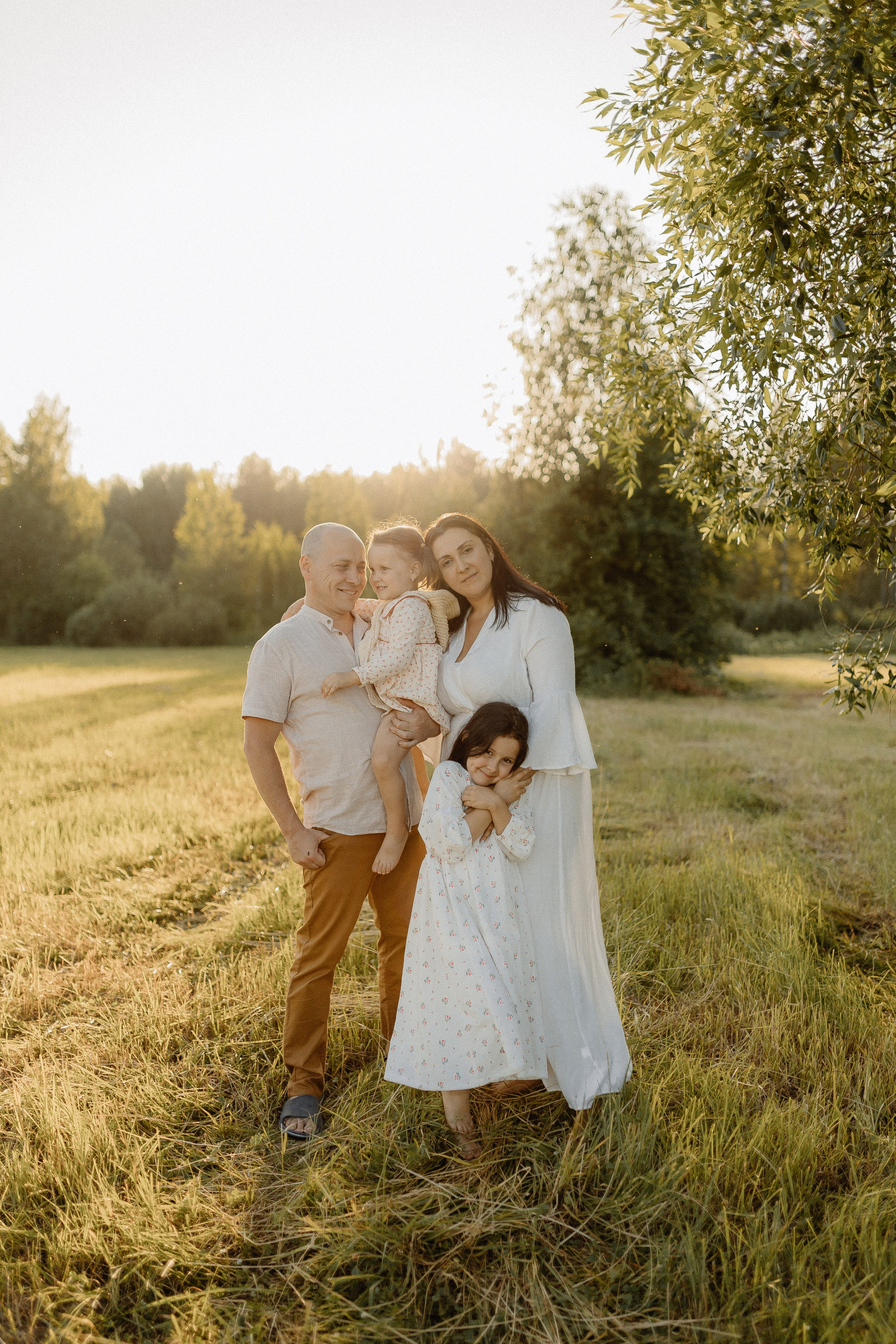 Семейная фотосессия с усатым любимцем. Главная