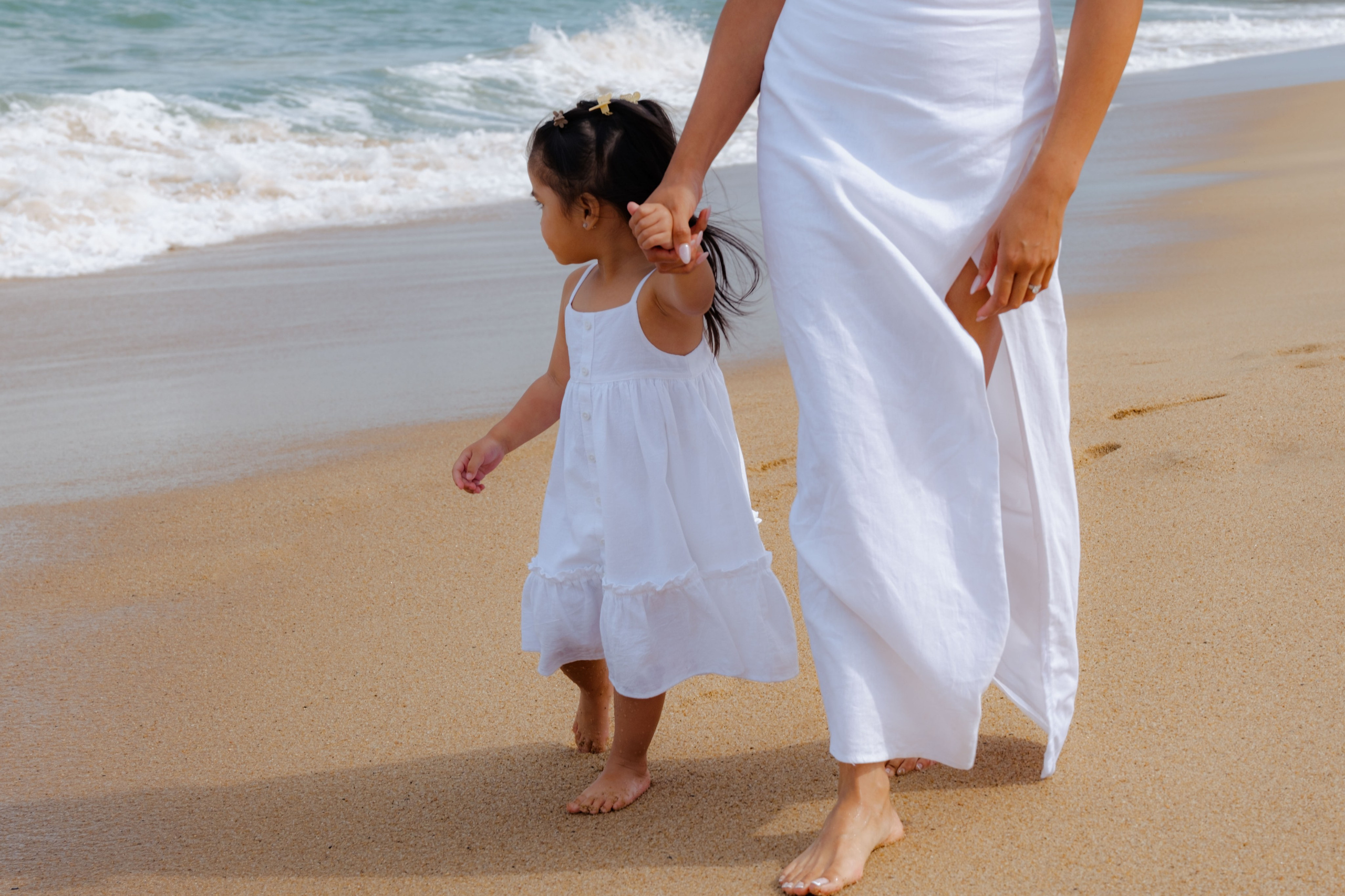 Mother and daughters. Portrait photographer Nha Trang | Julia Meshanina