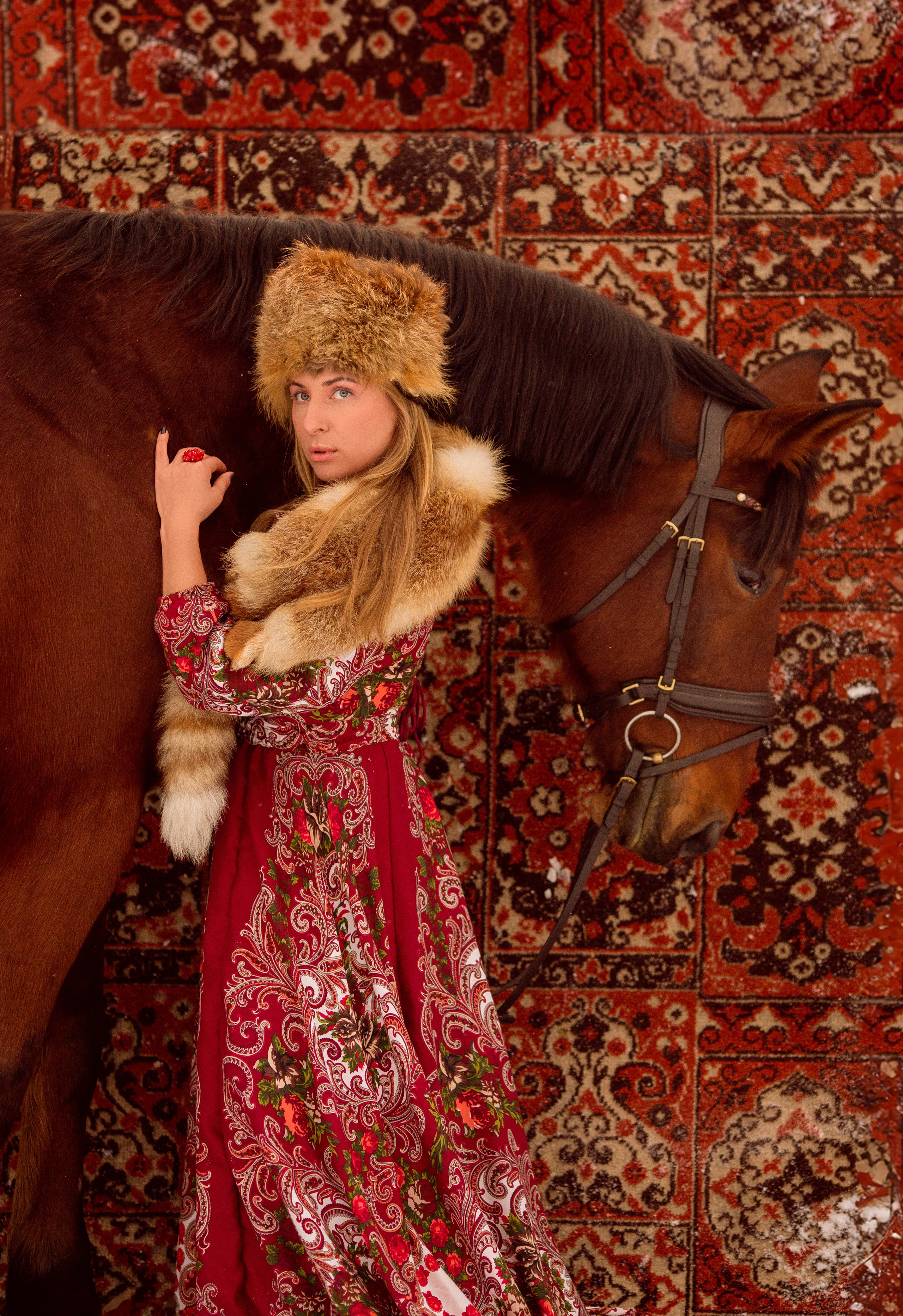 Фотосессия с лошадью в русском стиле