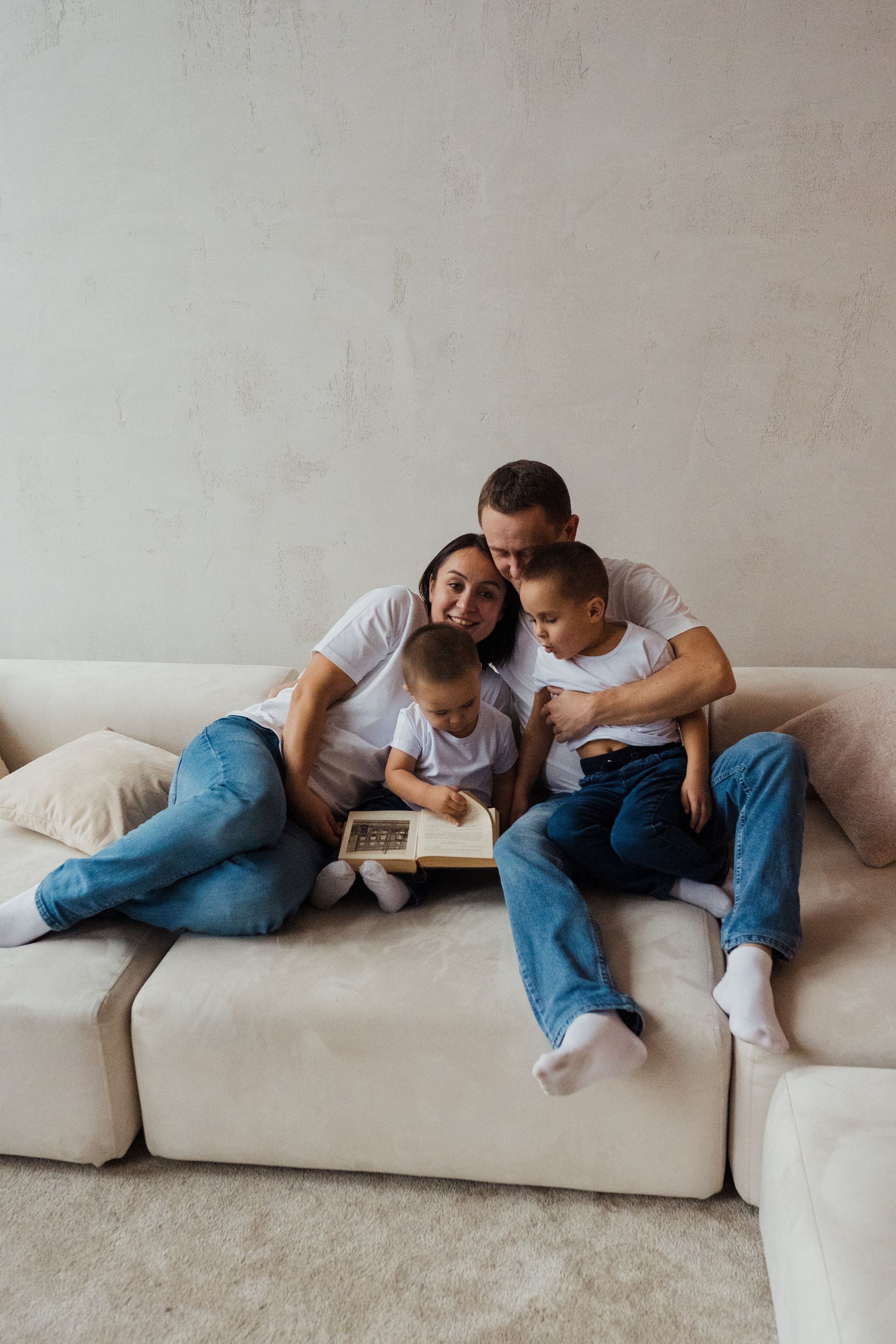 Семейная фотосессия в студии в Москве, семейный фотограф Анна Полушина. Свадебный фотограф в Москве Анна Полушина