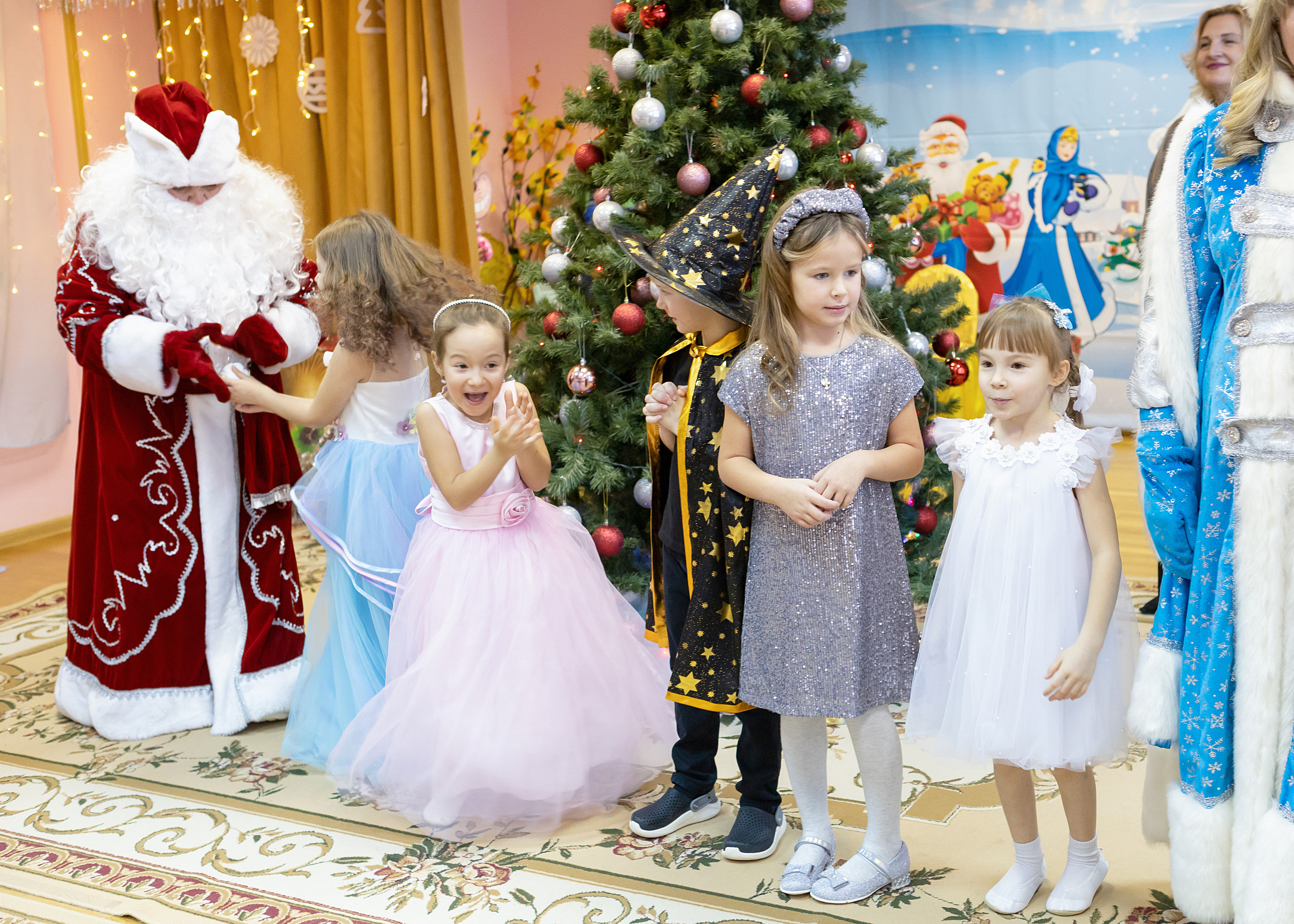 Новогодний утренник 2022 г. Выпускные альбомы для школ и детских садов