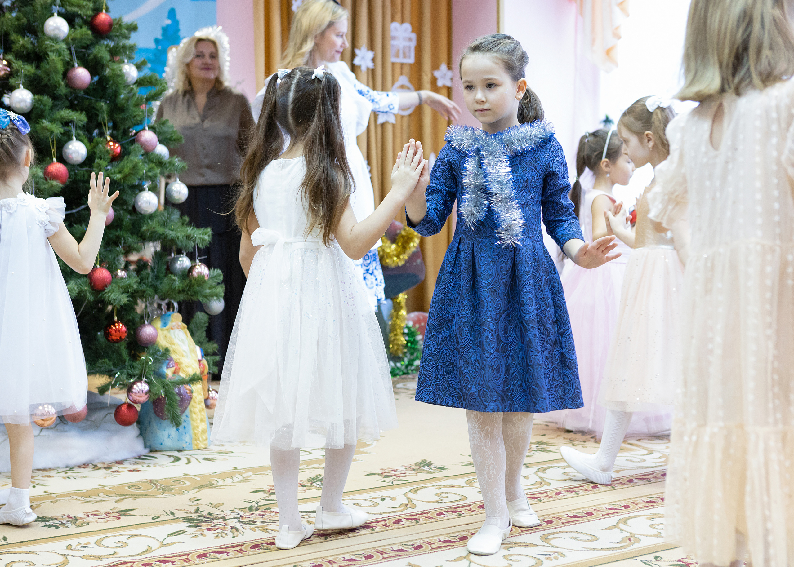 Новогодний утренник 2022 г. Выпускные альбомы для школ и детских садов