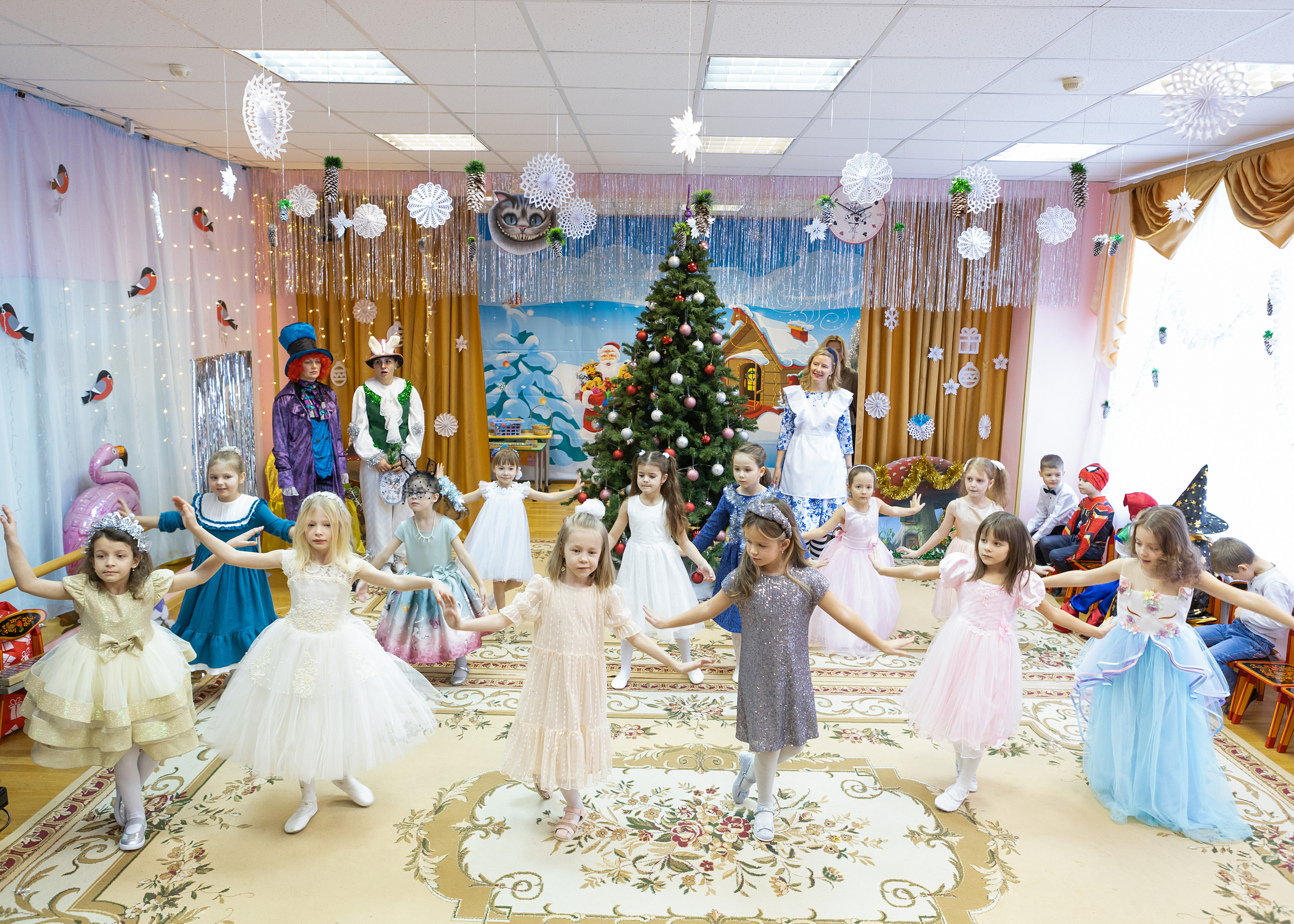 Новогодний утренник 2022 г. Выпускные альбомы для школ и детских садов
