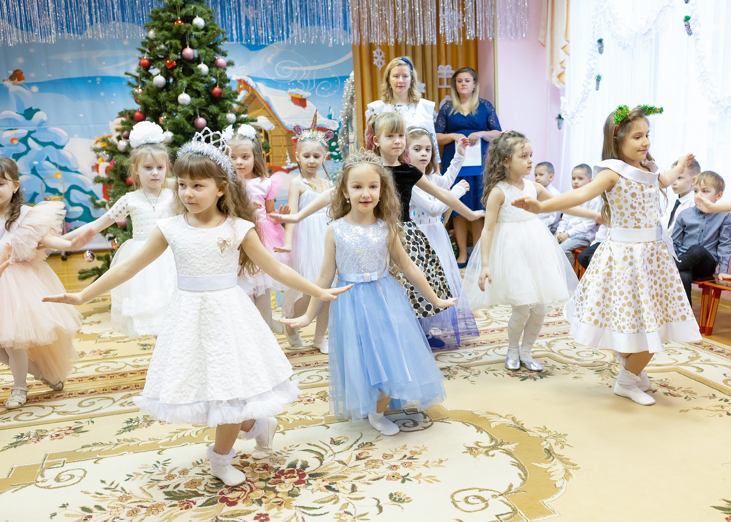 Новогодний утренник 2022 г. Выпускные альбомы для школ и детских садов