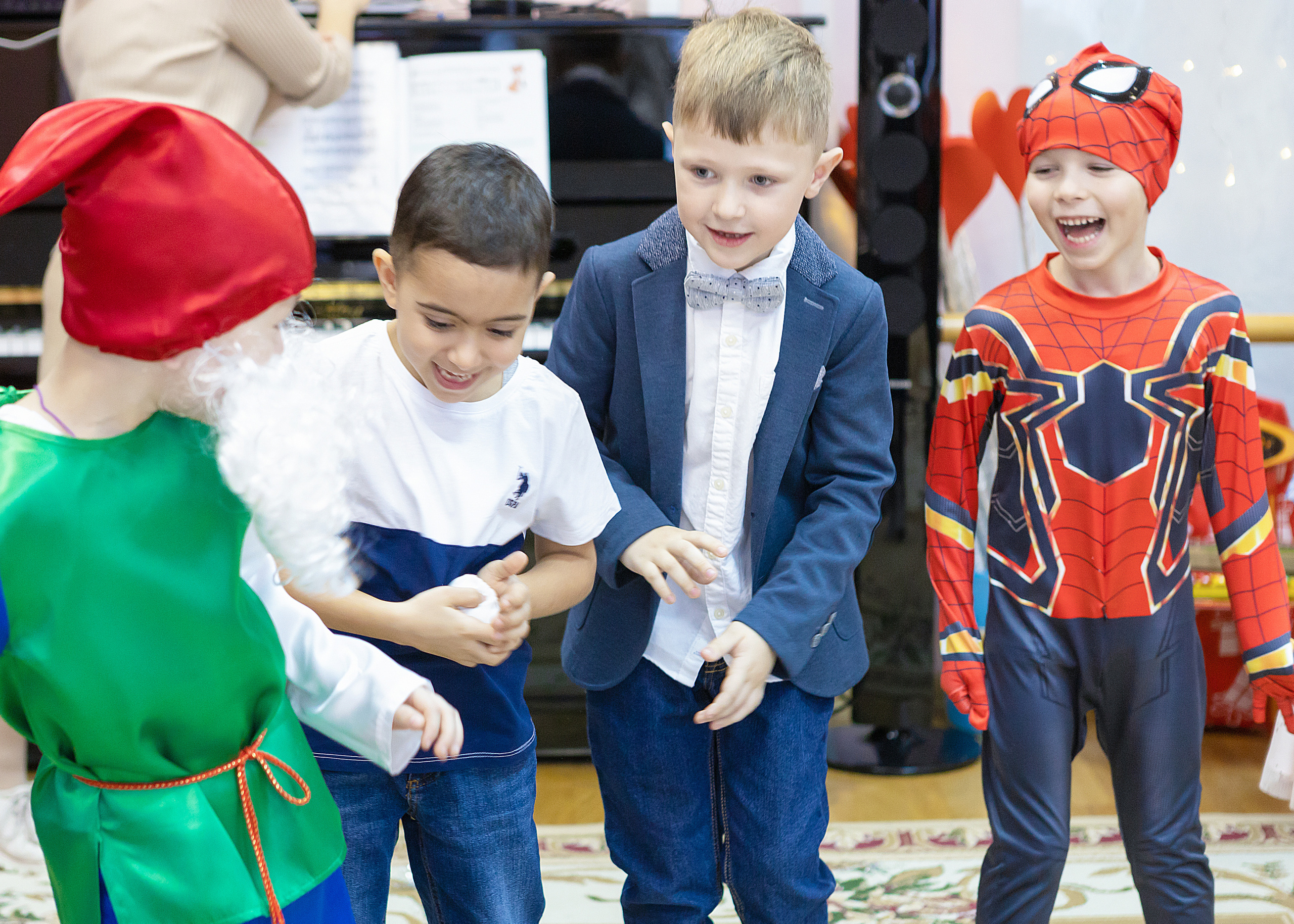 Новогодний утренник 2022 г. Выпускные альбомы для школ и детских садов