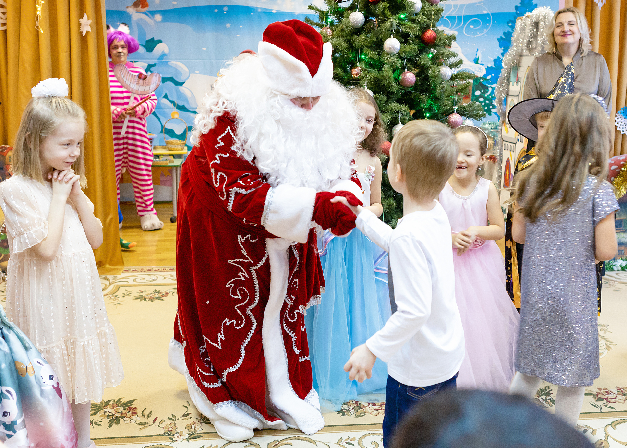 Новогодний утренник 2022 г. Выпускные альбомы для школ и детских садов