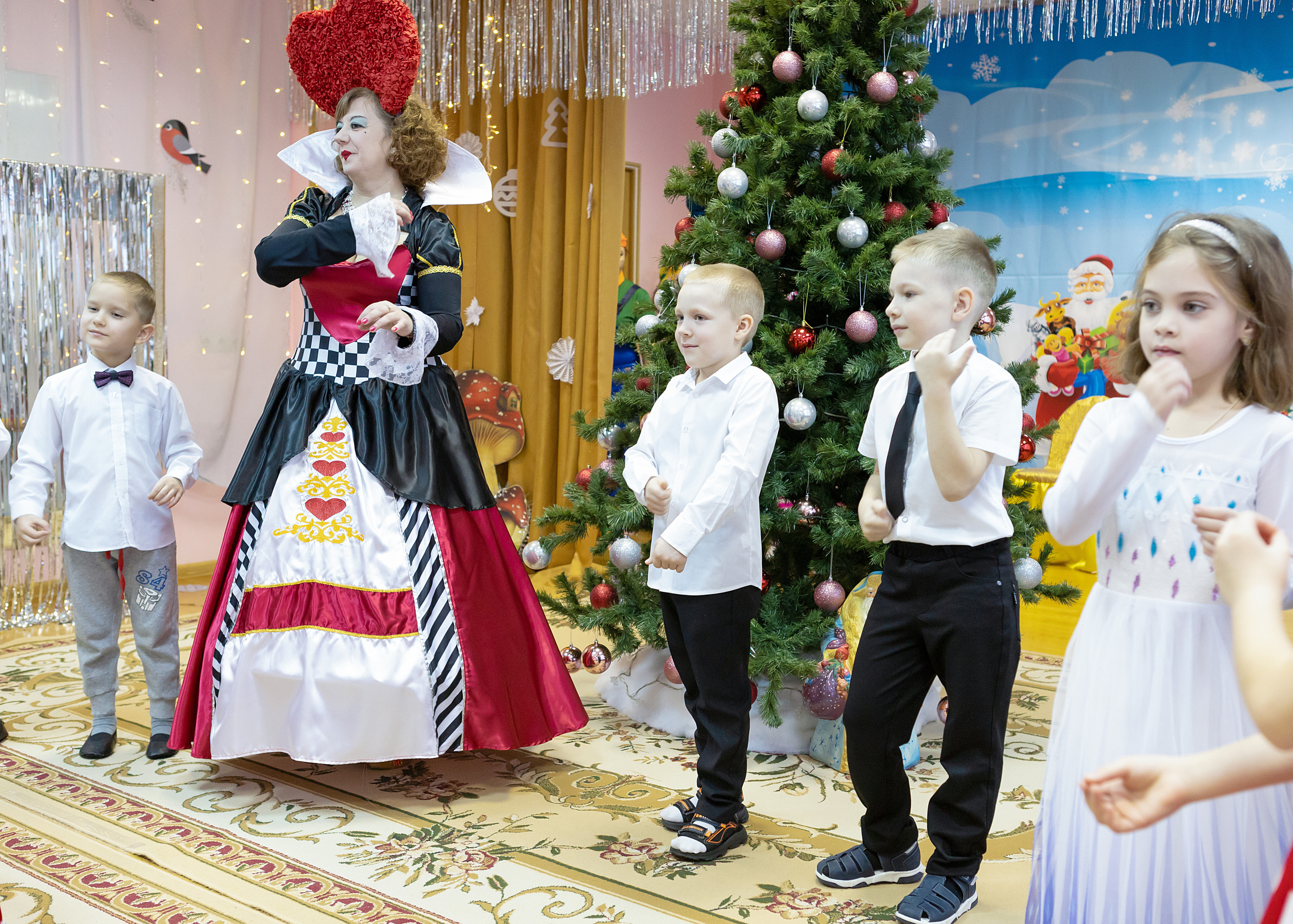 Новогодний утренник 2022 г. Выпускные альбомы для школ и детских садов