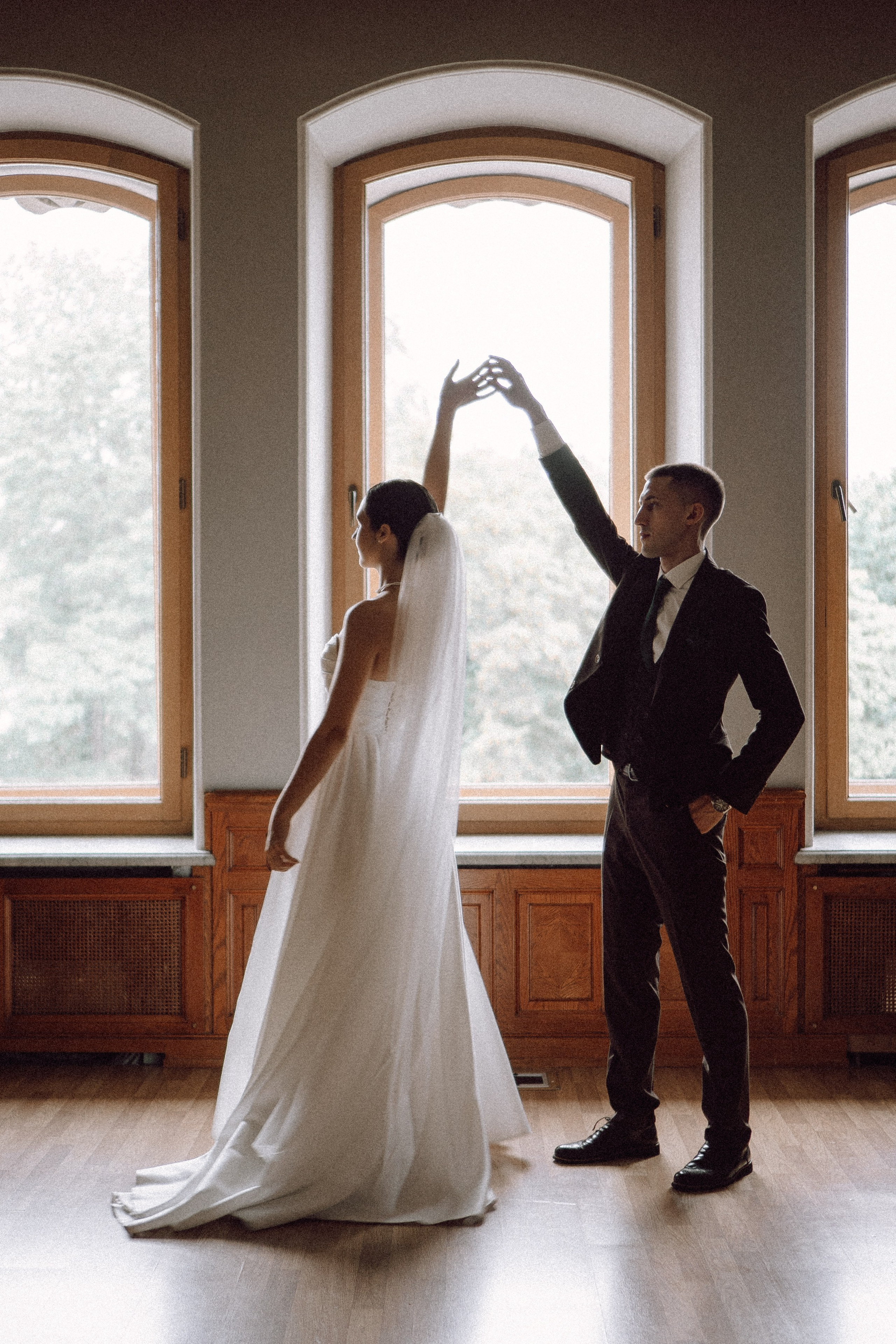 СВАДЕБНАЯ ПРОГУЛКА В САНТК-ПЕТЕРБУРГЕ (ИСАКИЕВСКИЙ СОБОР, ЗИМНЯЯ КАНАВКА, ЭРМИТАЖ И БОЛЬШАЯ МОРСКАЯ УЛИЦА). Профессиональный фотограф, Санкт-Петербург — Виктория Богомолова