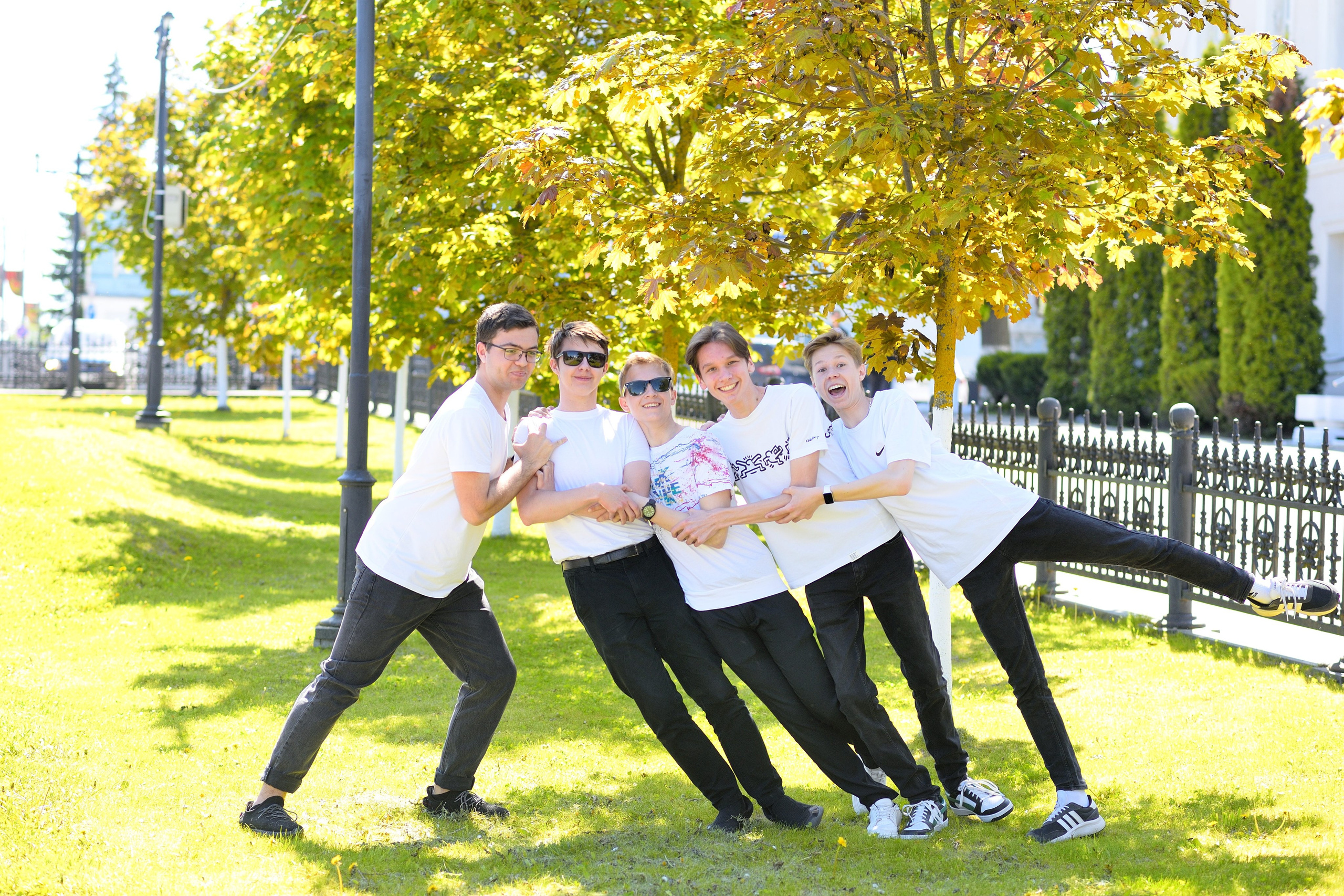 2024 Гимназия 9 «Б» класс Альбом на 4 разворота. Выпускные альбомы для школ и детских садов Александр и Динара