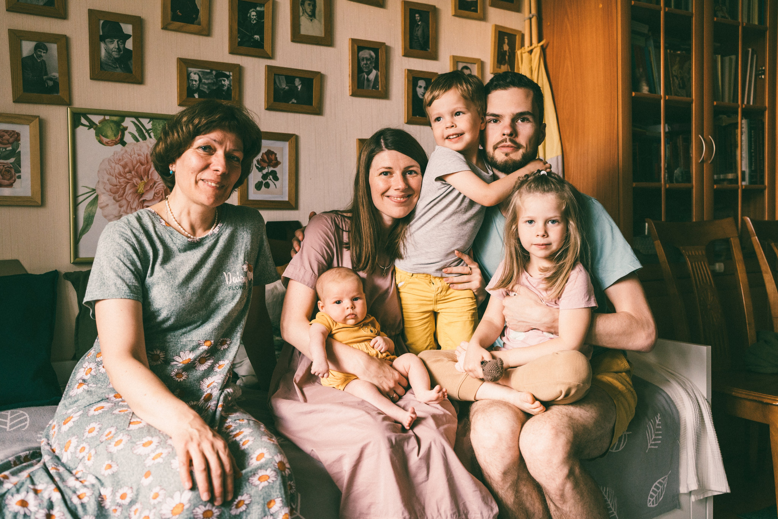 Семейная фотосессия дома. Дарья Иван Маша Сережа и Лиза. Детский, семейный и ньюборн фотограф в Москве Юлия Шуарт