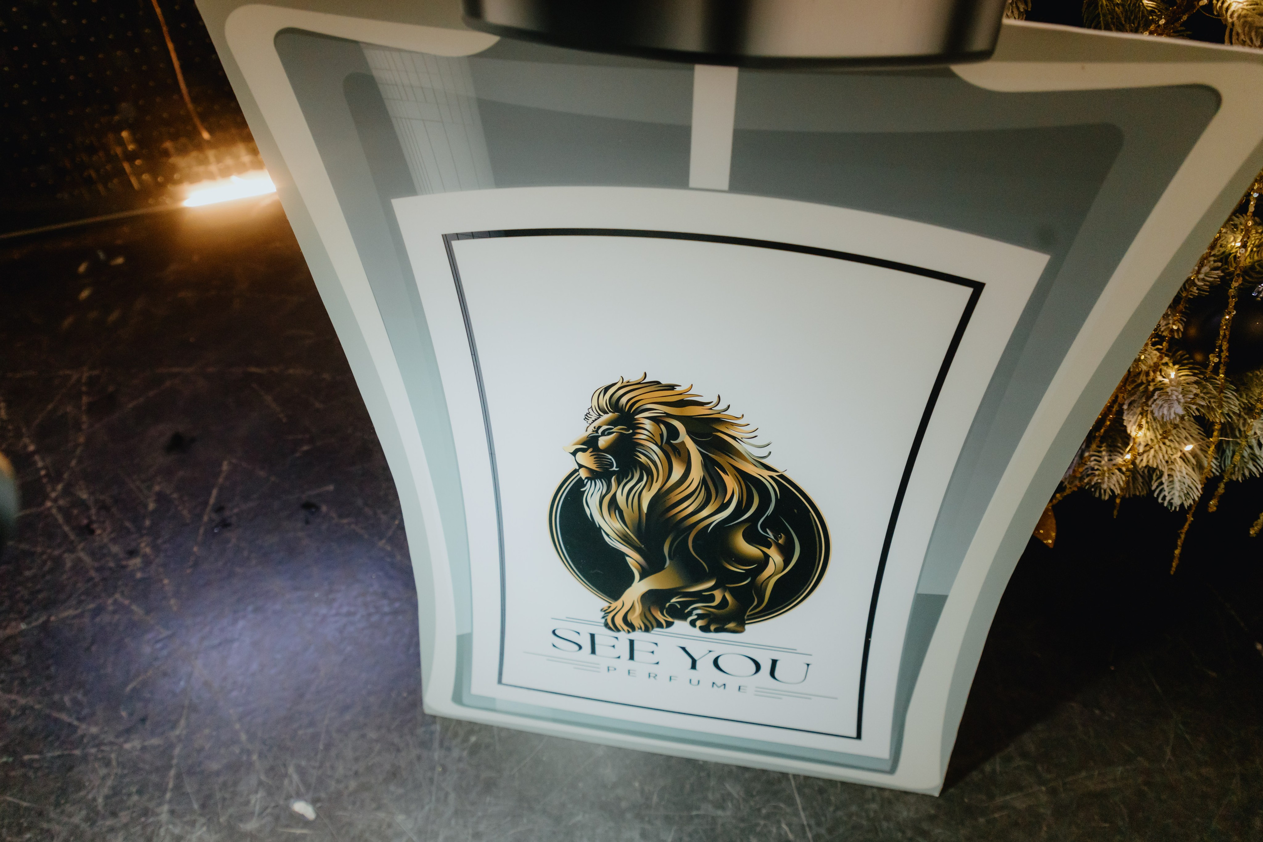 See `You Perfume. Фотограф в Москве и Санкт-Петербурге Дарина