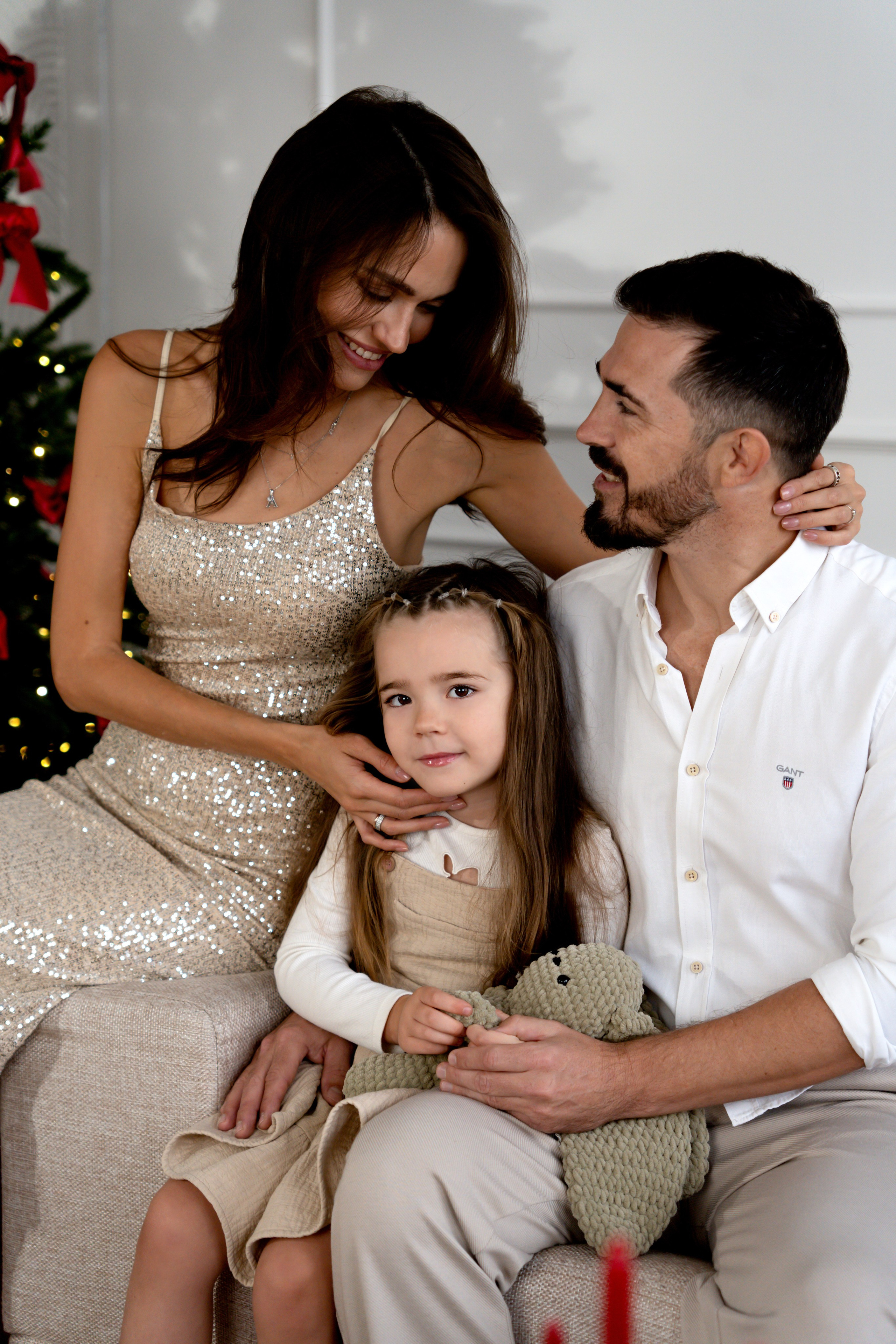 Красивая новогодняя фотосессия для Каролины и родителей. Фотограф в Красноярске. Юлия Чаушанская