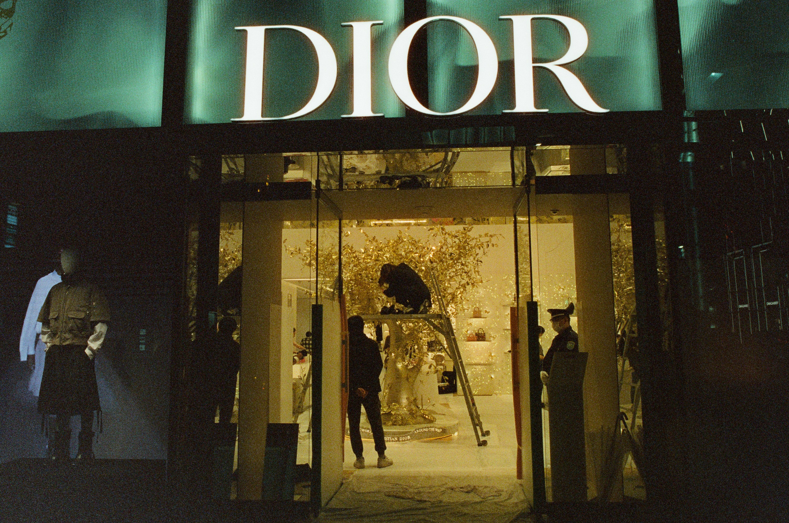 Out of noise // japan, tokyo X. EVER EXPOSED