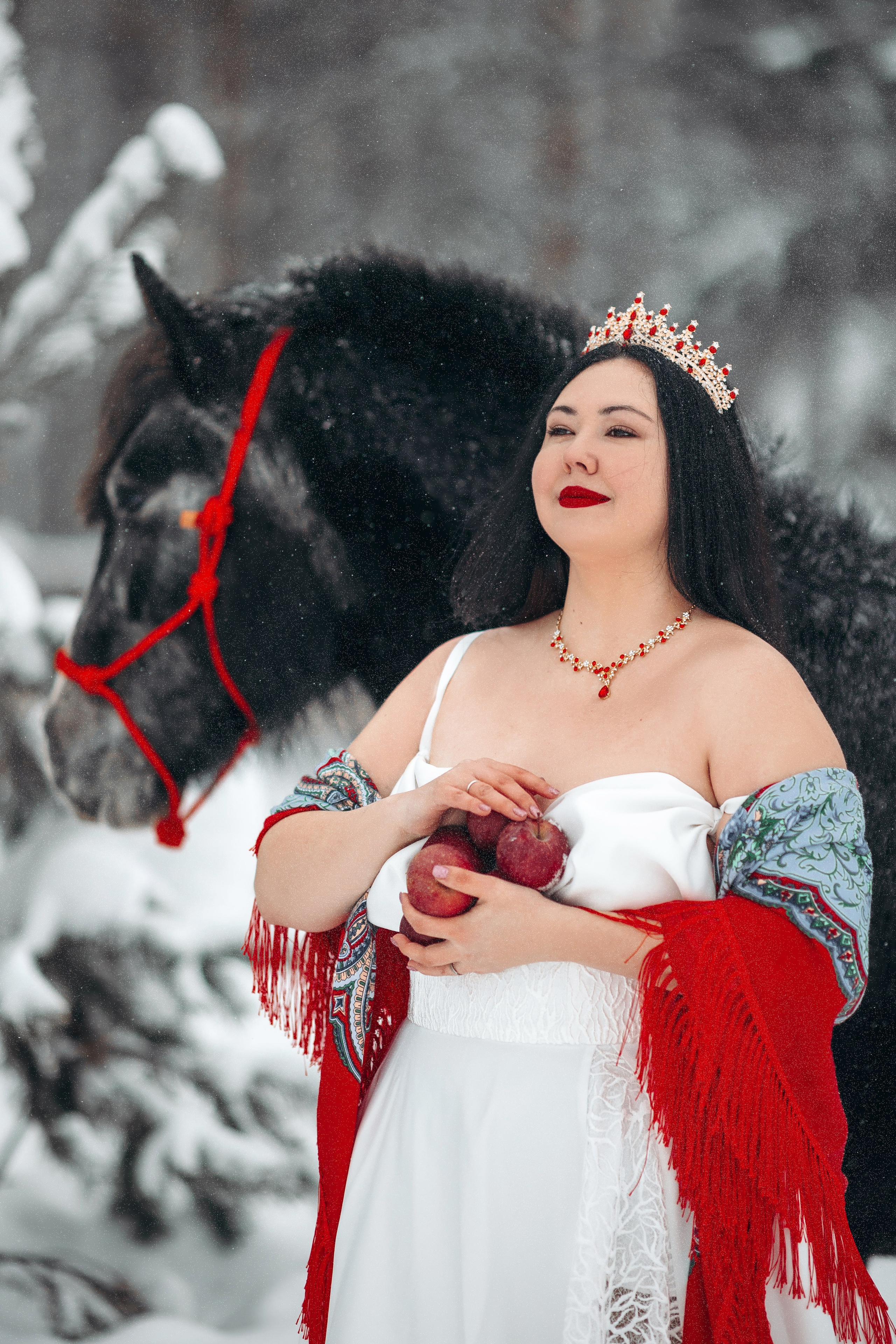 Яблоки на снегу. Анна Молчанова конный фотограф в Тюмени | фотосессии с лошадьми Тюмень