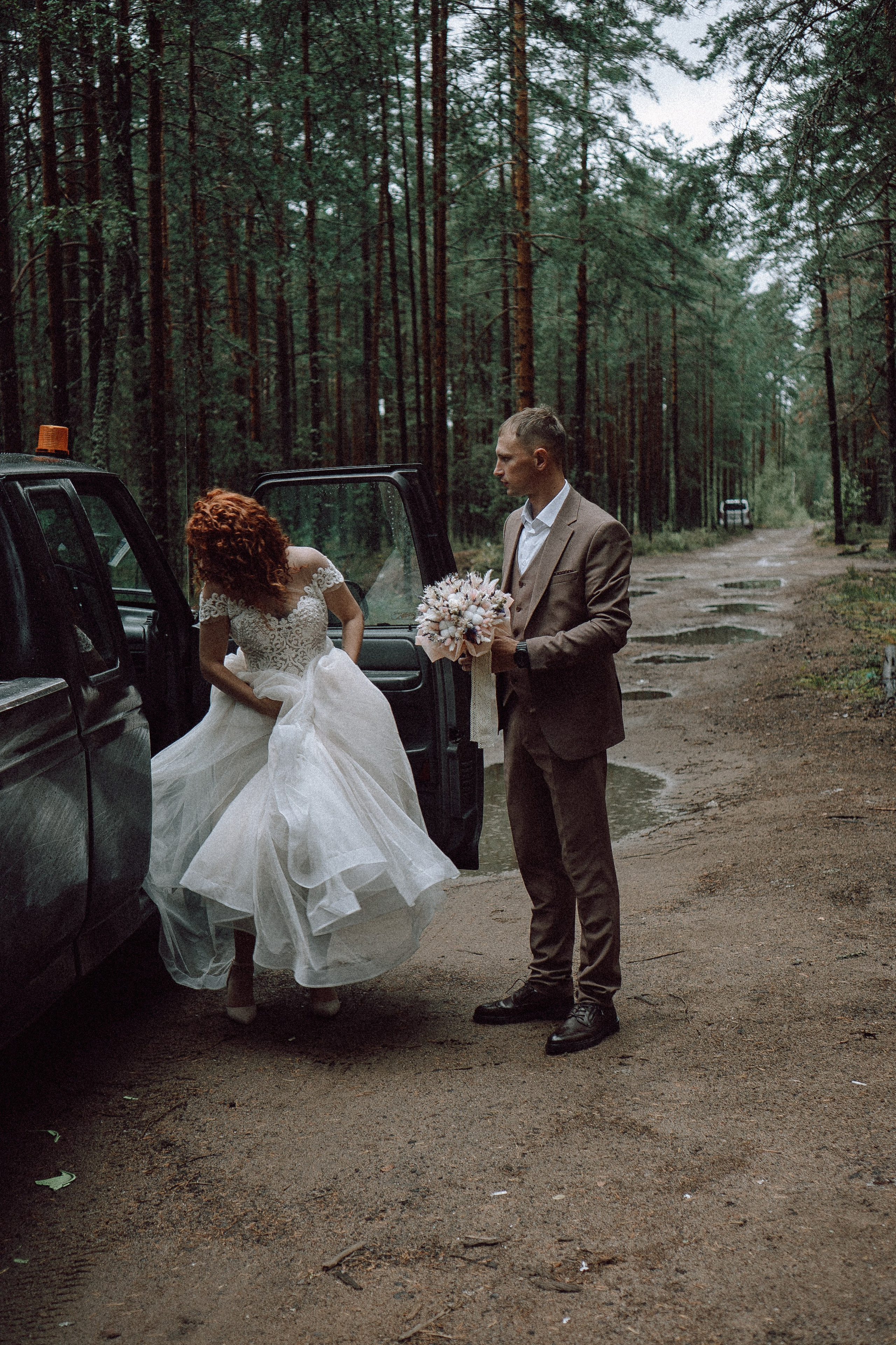 СВАДЕБНАЯ ФОТОСЕССИИЯ ПАРЫ В ГОРОДЕ ПРИОЗЕРСК В СОСНОВОМ ЛЕСУ И С ПИКАПОМ. Профессиональный фотограф, Санкт-Петербург — Виктория Богомолова