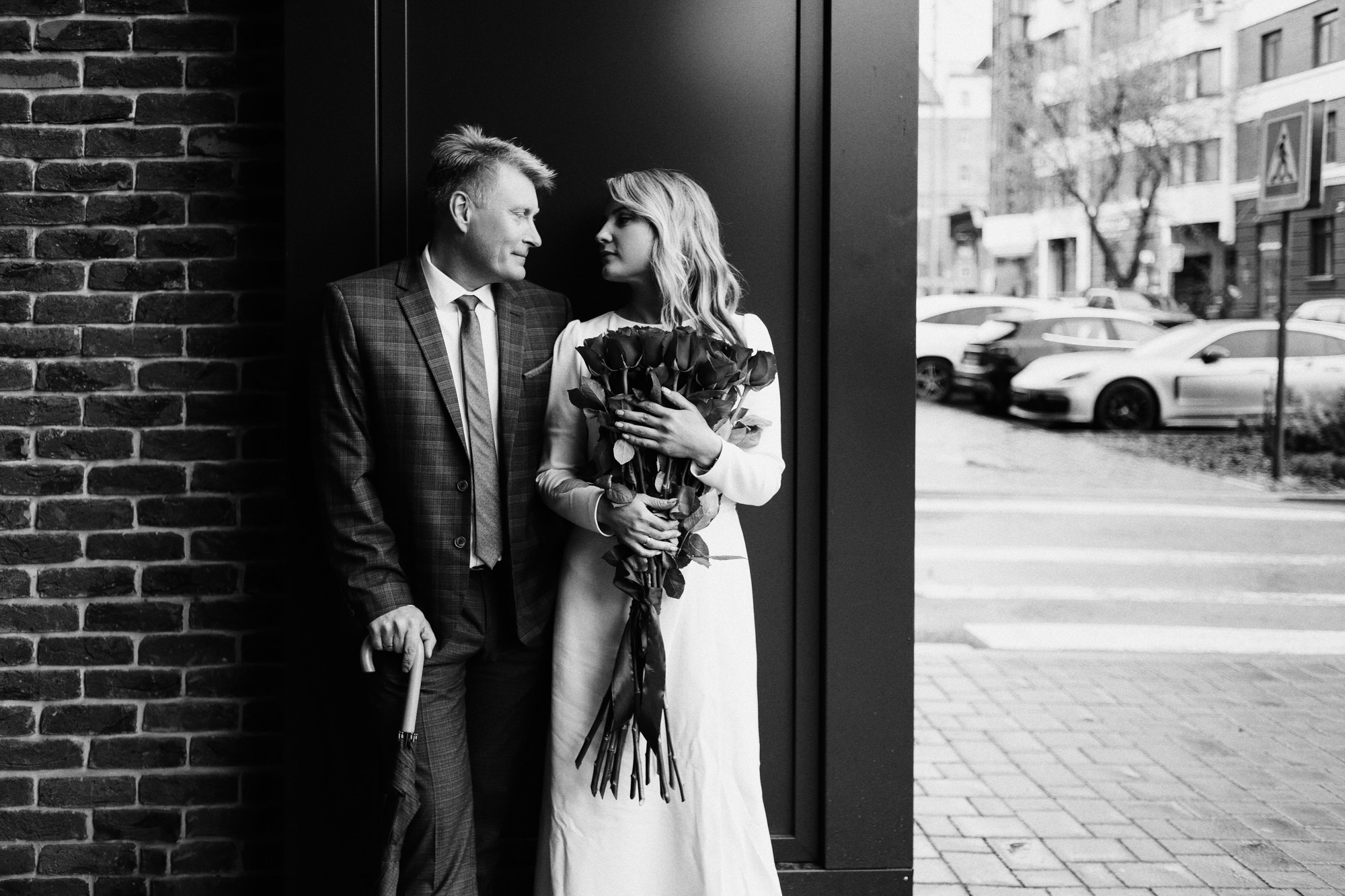 Свадебная фотосессия Дмитрия и Марии в Тюмени — Идеи для съемки в ЗАГСе и городе. Портретный фотограф Тюмень Дарья Мустафина