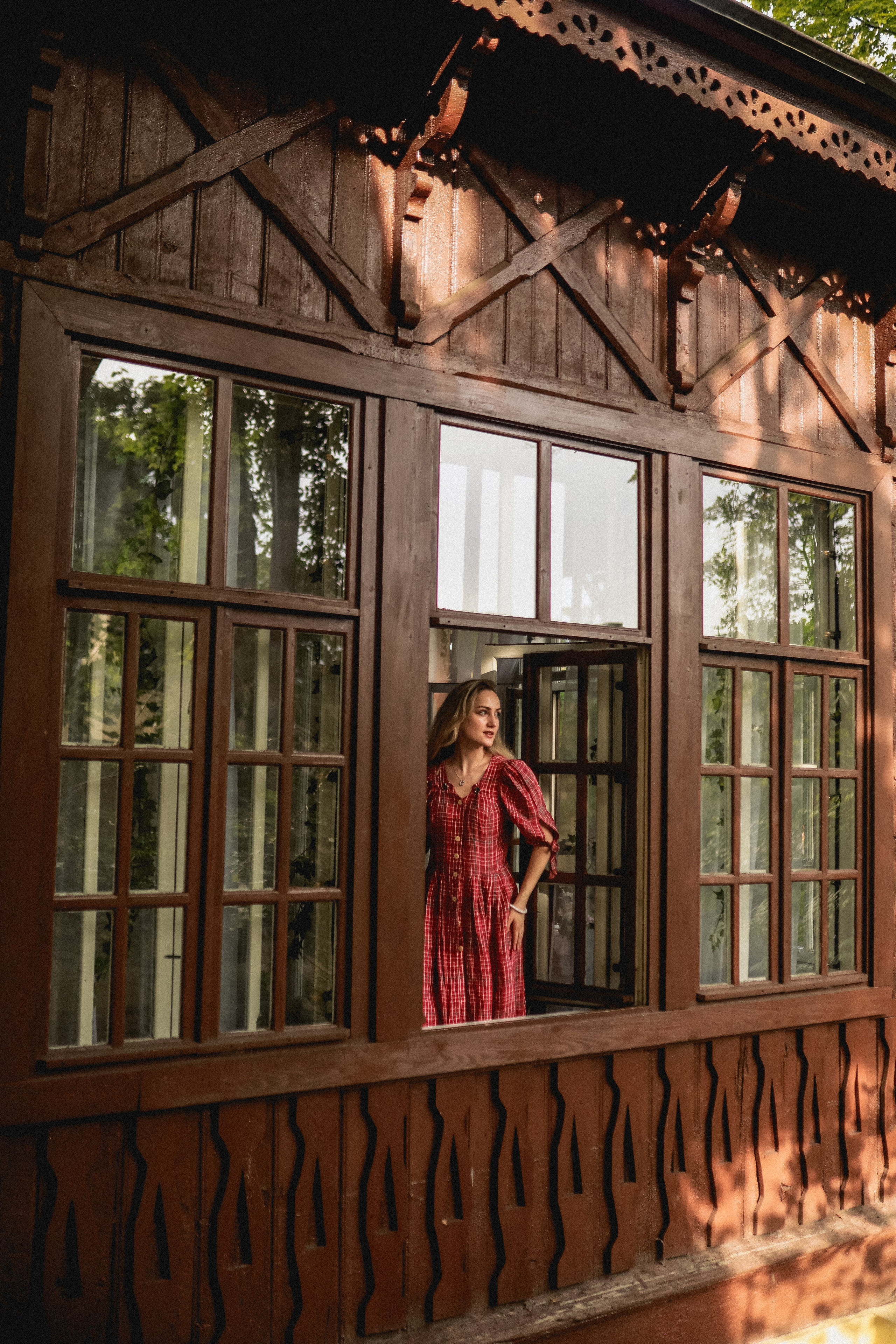 Пионы на балконе