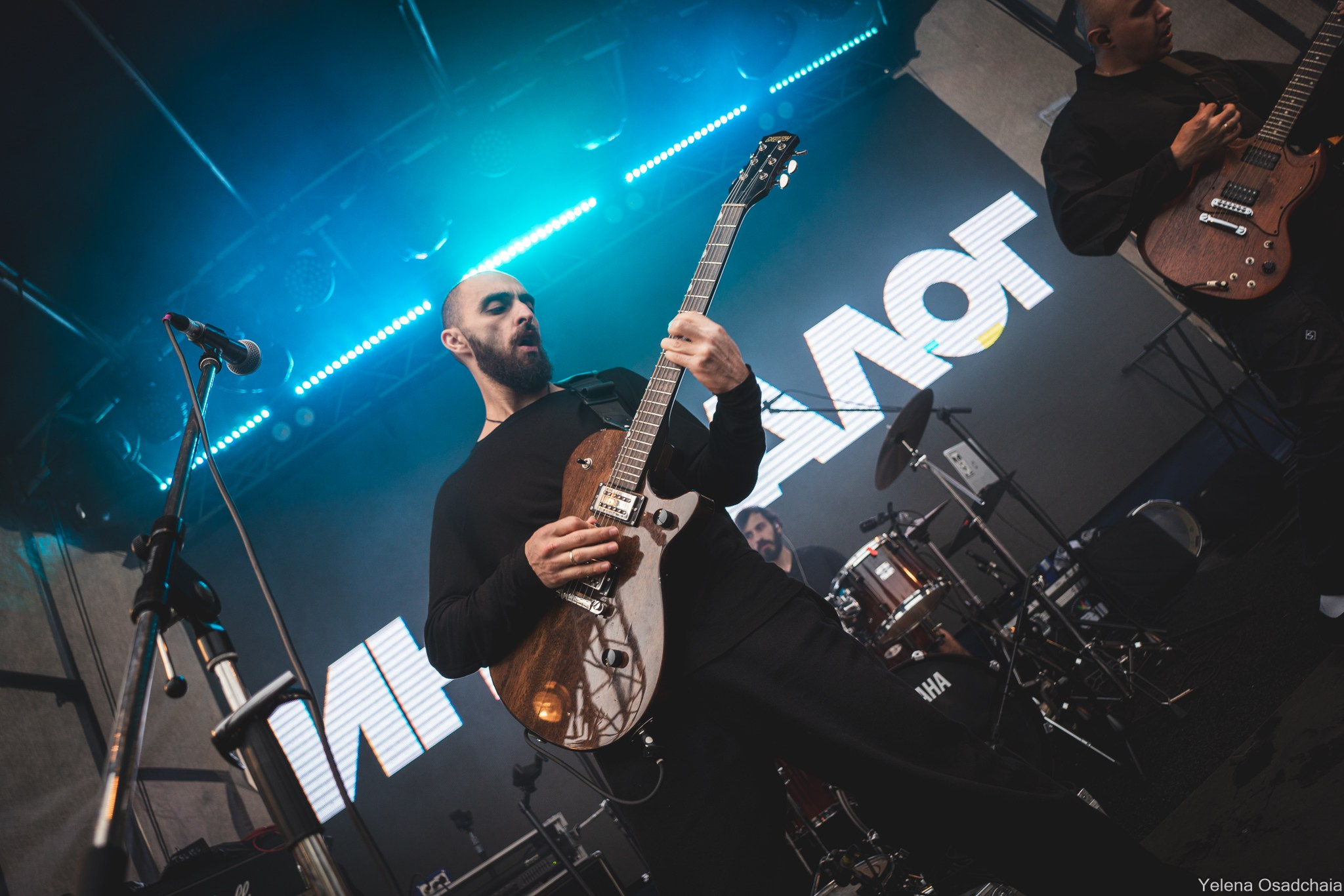 Живой 2025 — День 1. Елена Осадчая — фотографирую музыку на сцене и в жизни