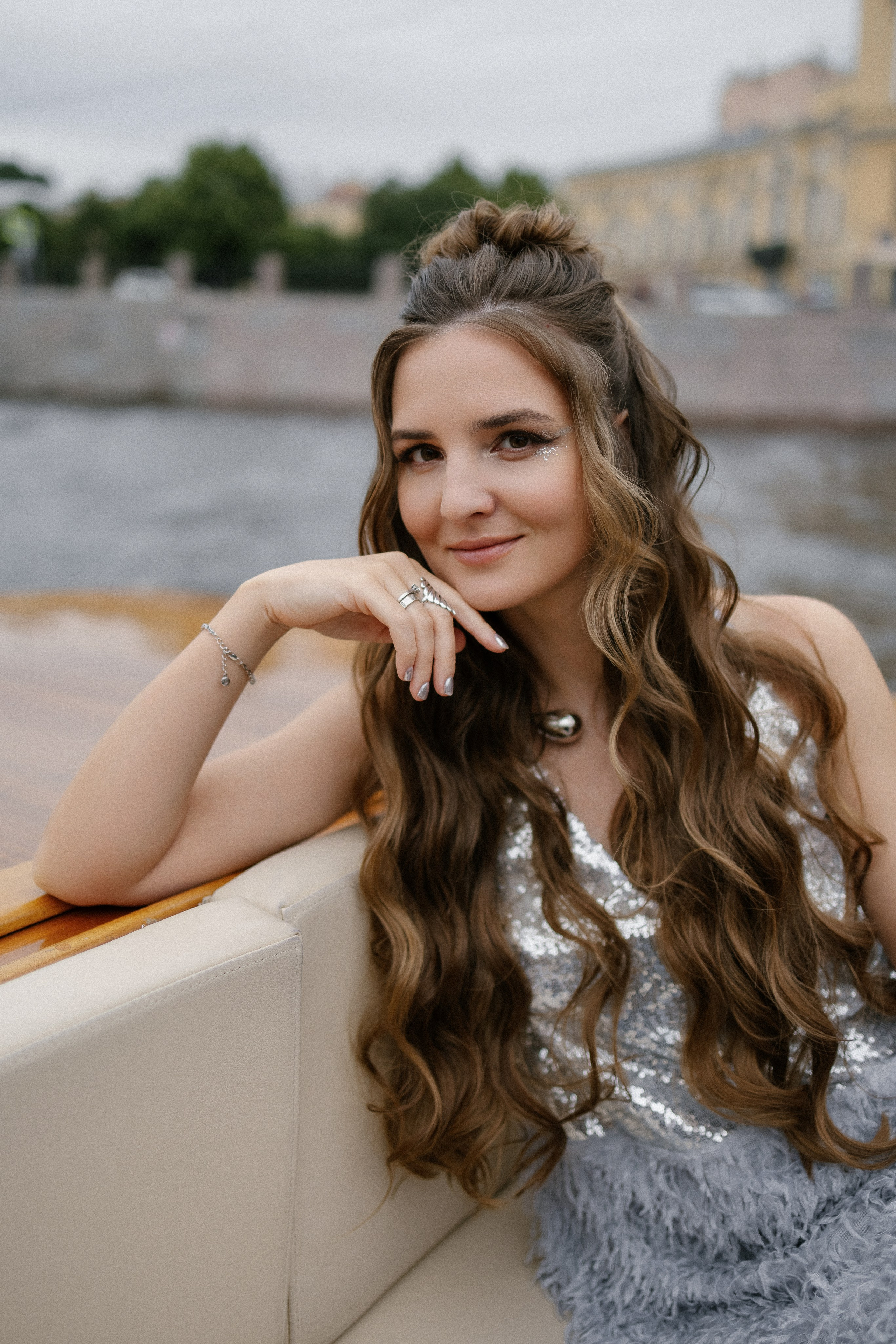 Прогулка на венецианском катере. Свадебный фотограф в Санкт-Петербурге Ксения Кобышева