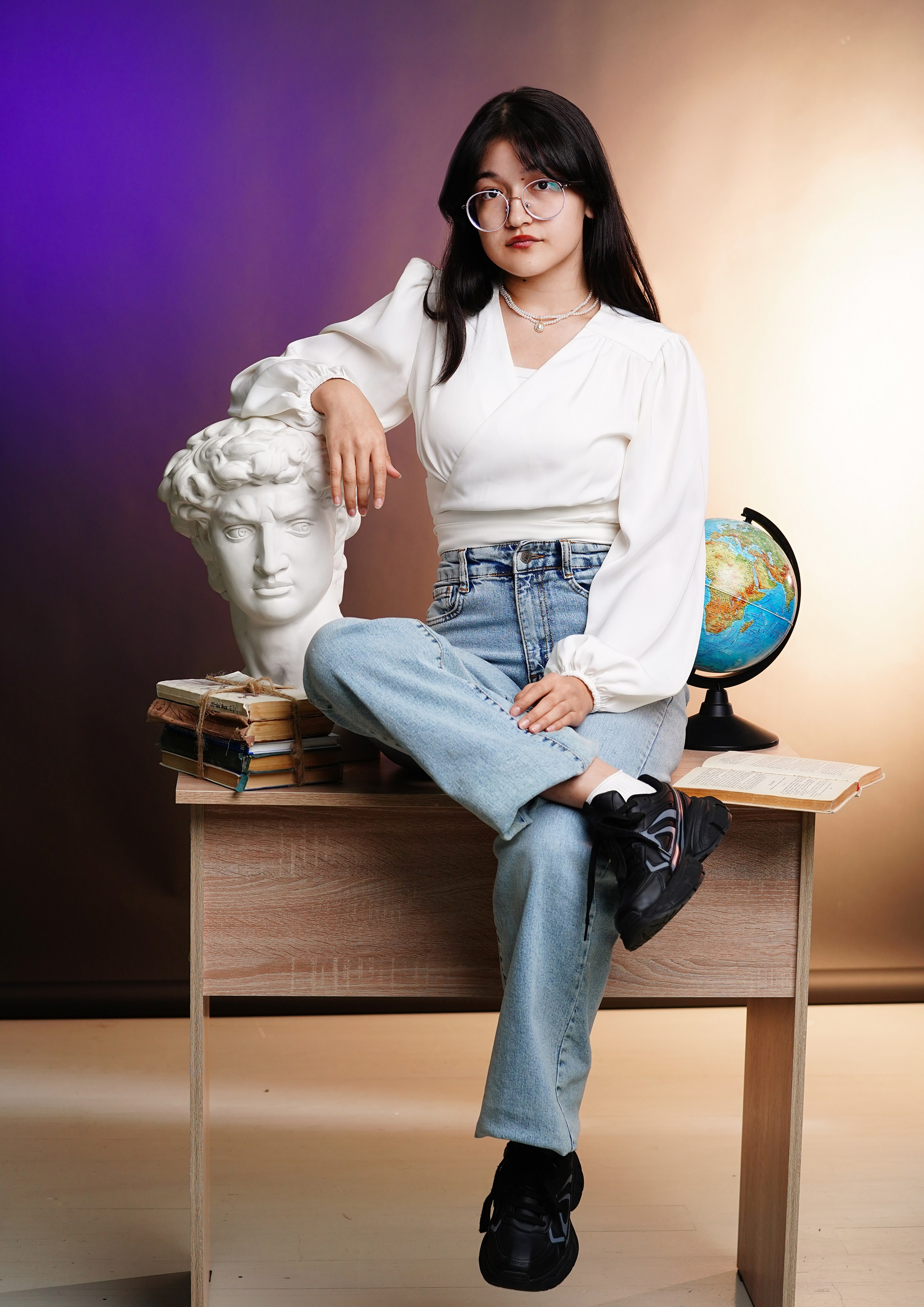 съемка в школьном коридоре. Привозили студийный свет и фон