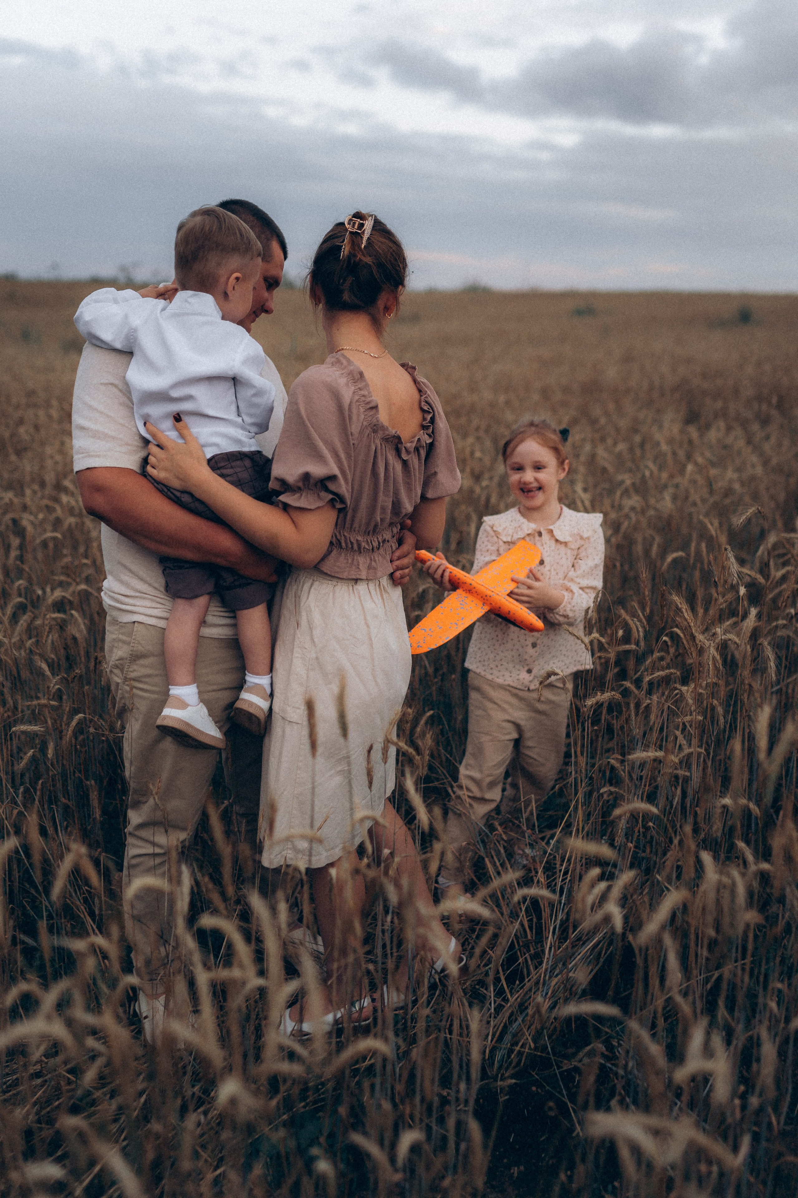 Алёна и семья. Фотограф Торопец Кристина Абрамова Kanwellia photography