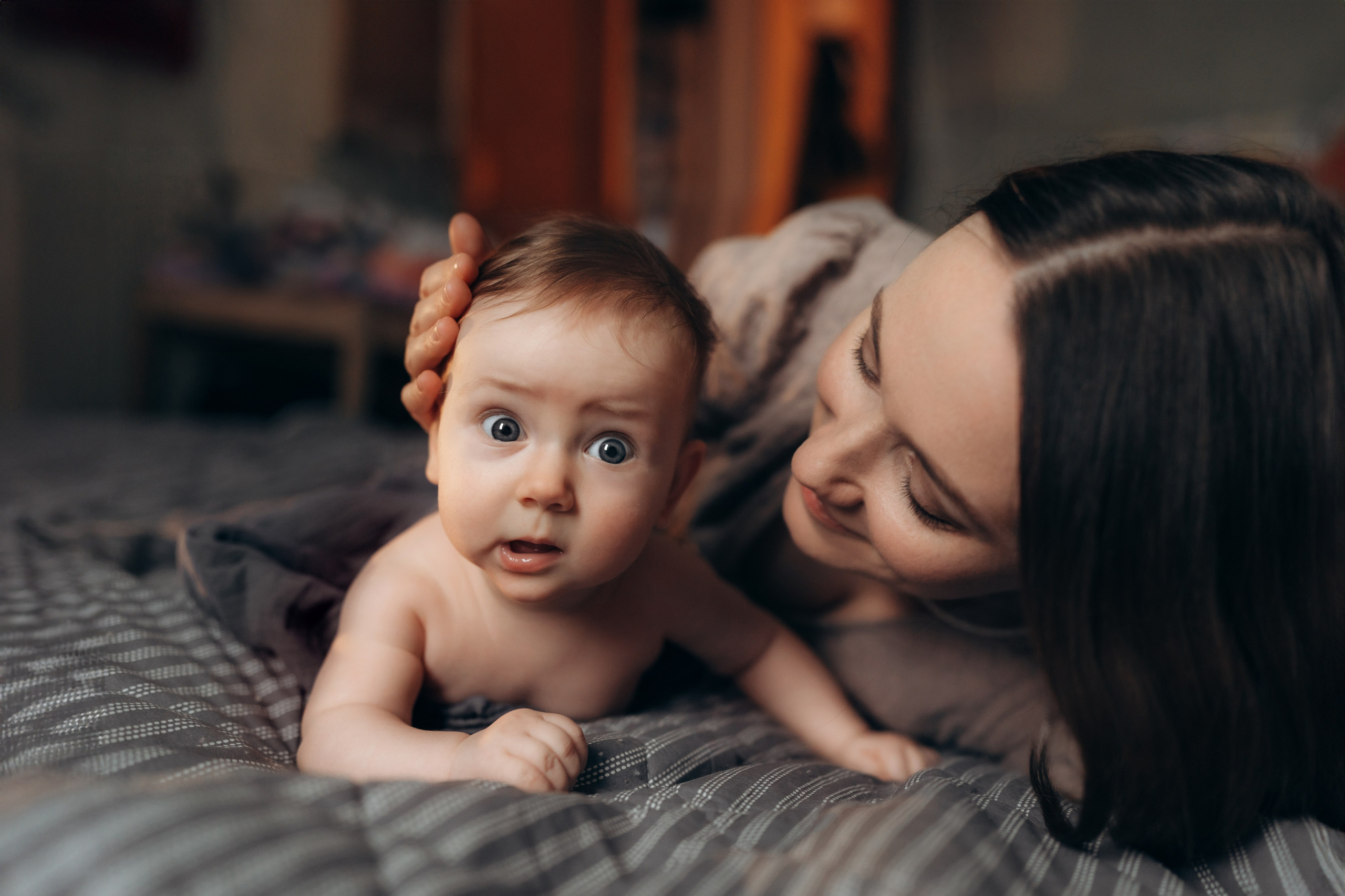 Домашняя фотосессия мамы и дочки. Детский, семейный и ньюборн фотограф в Москве Юлия Шуарт
