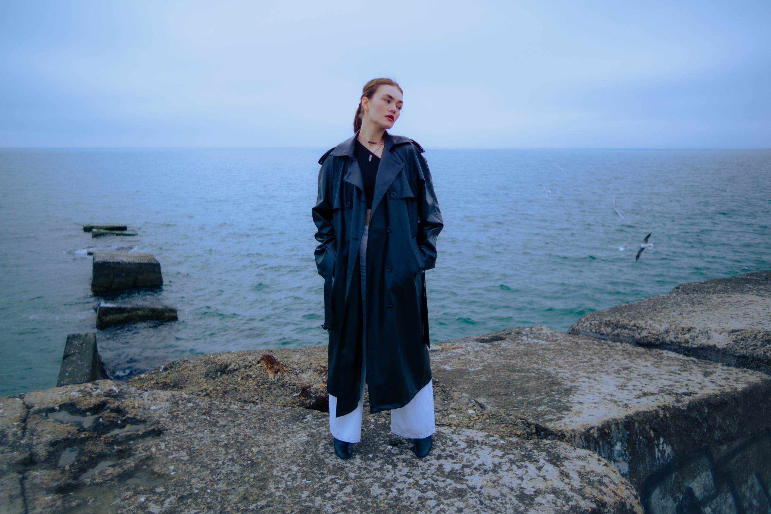 Туманным вечером у моря. Главная