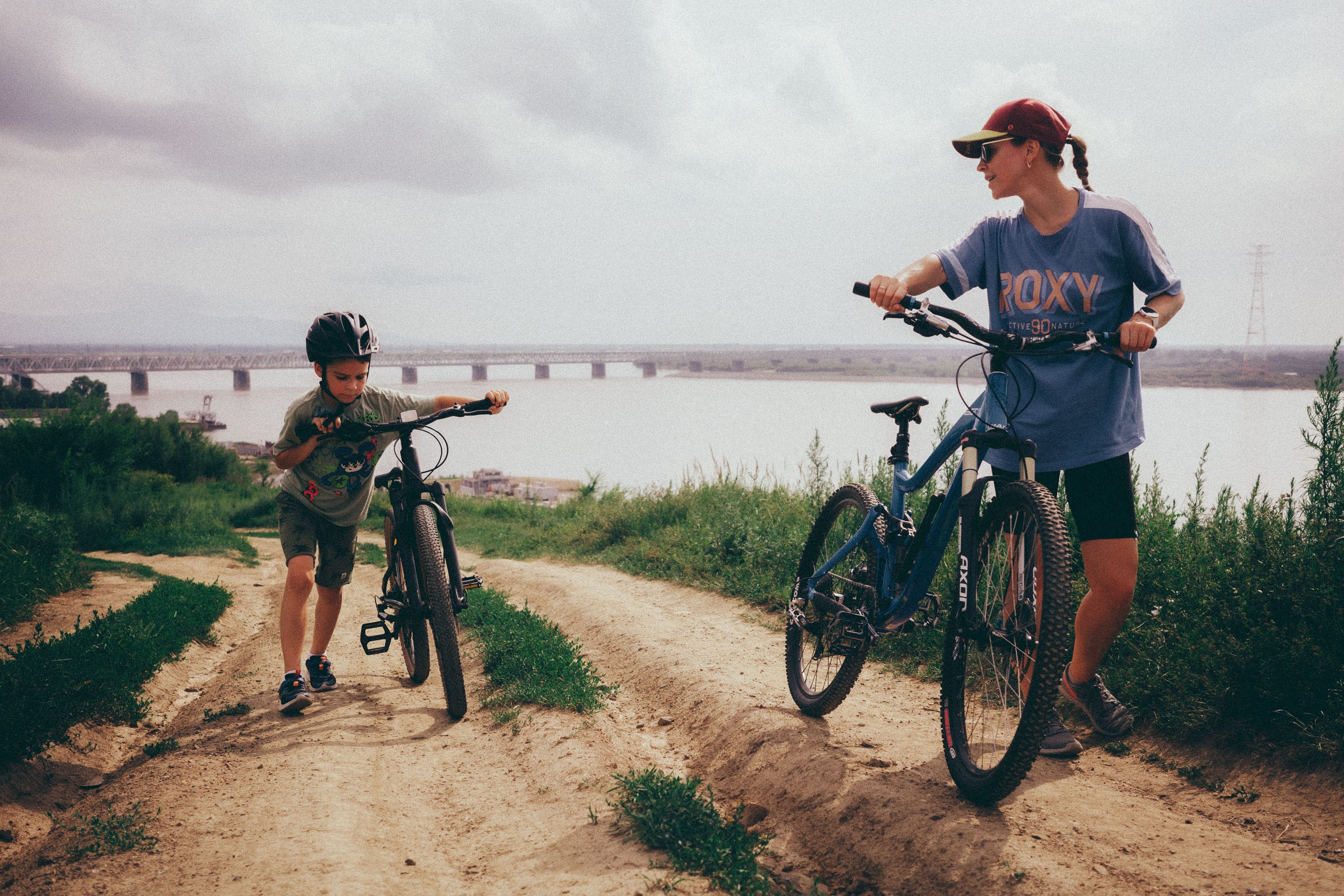 Вело прогулка с семьей. Фото журналист