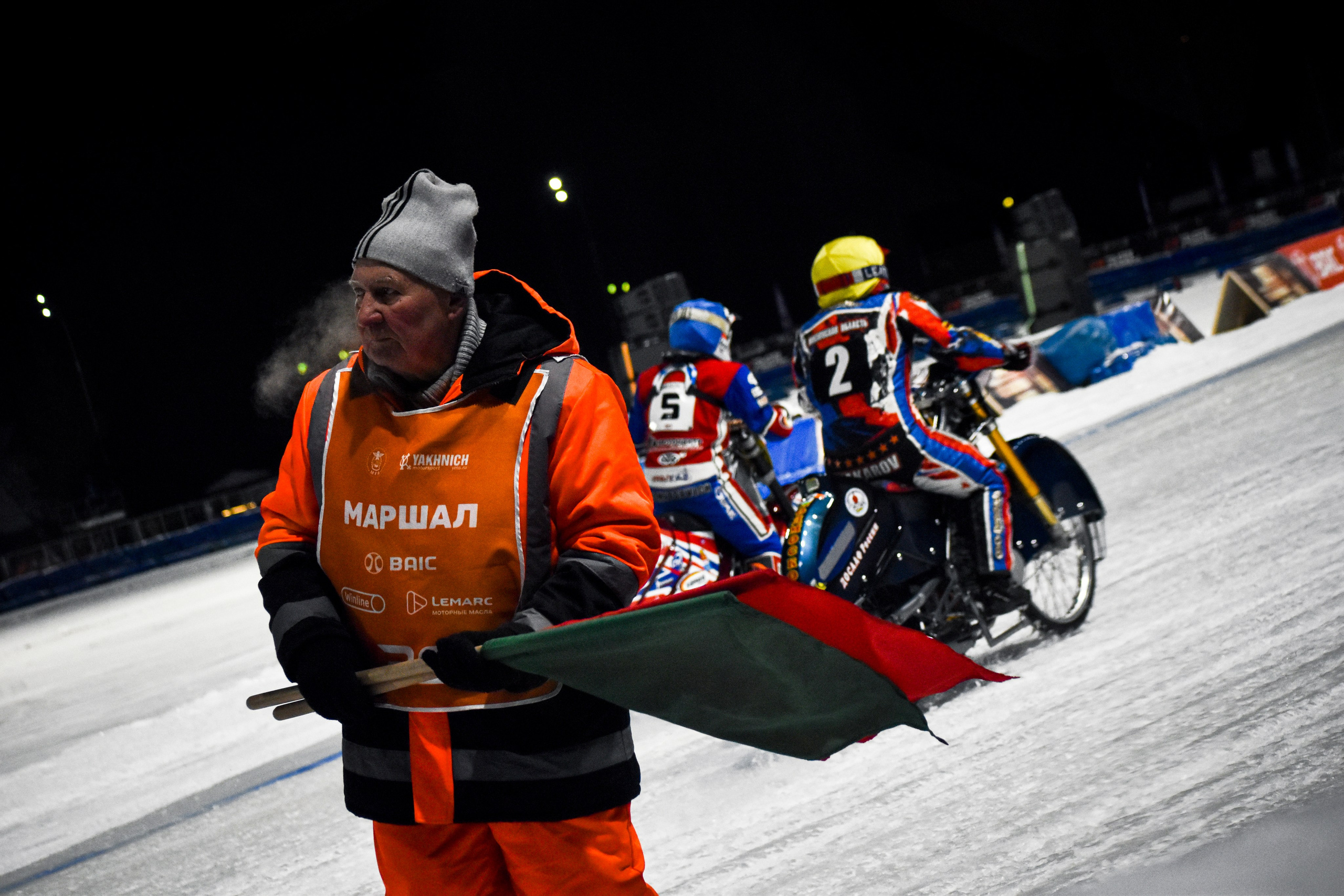 Ледовый спидвей 2025. Голосов Дмитрий — автоспортивный фотограф