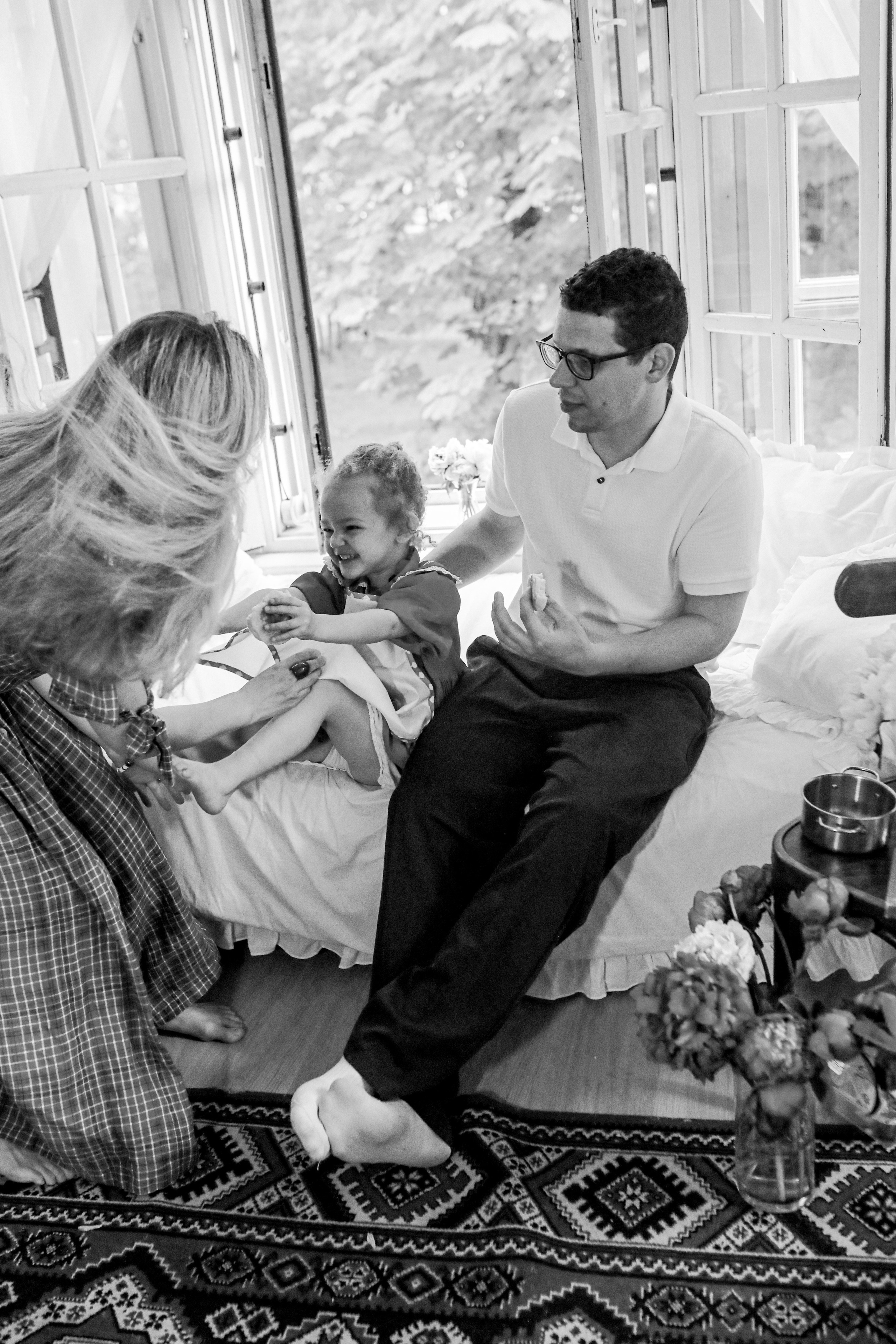 Пионы на балконе