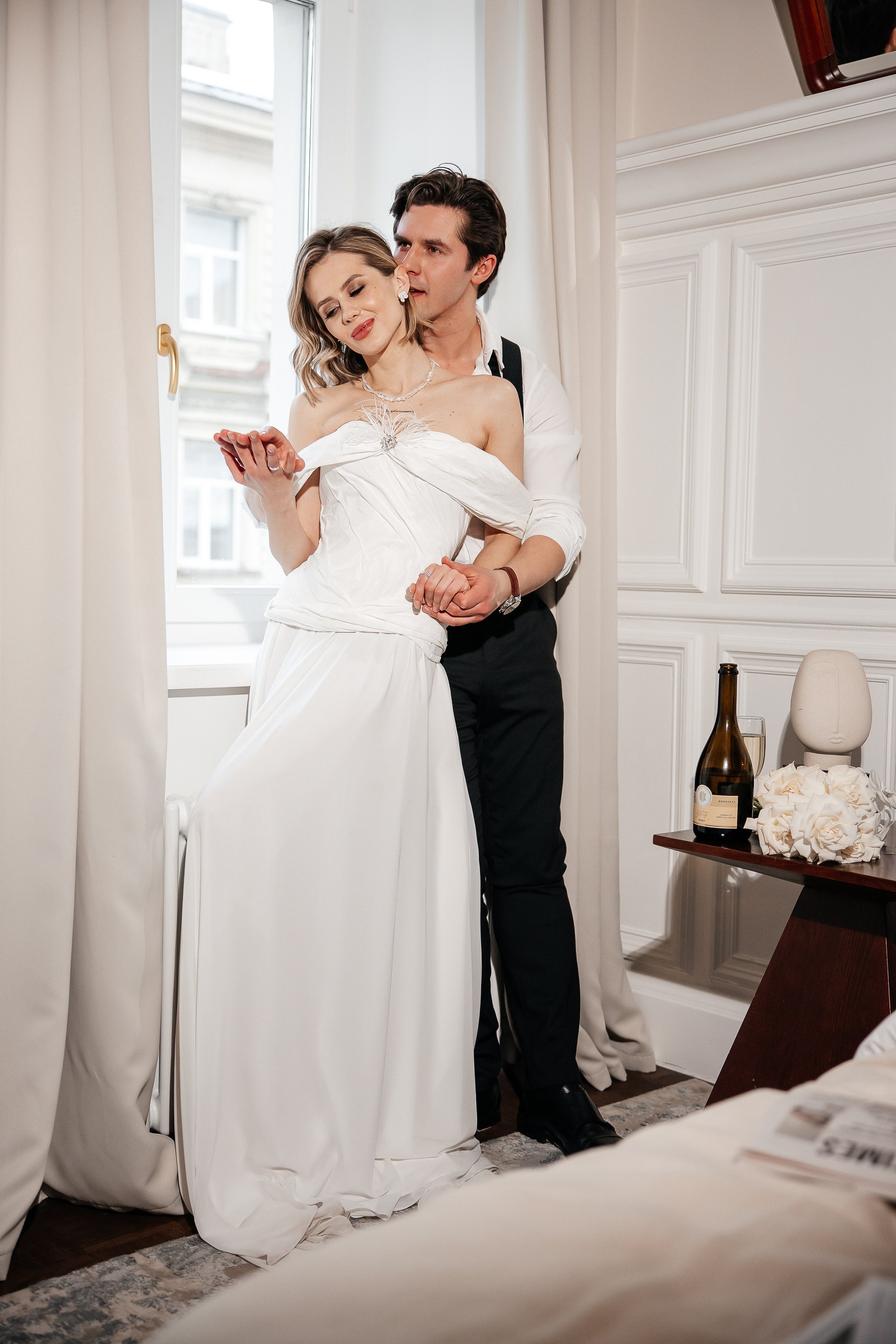 Утро жениха и невесты в отеле. Свадебный и семейный фотограф в Москве Красинская Мария