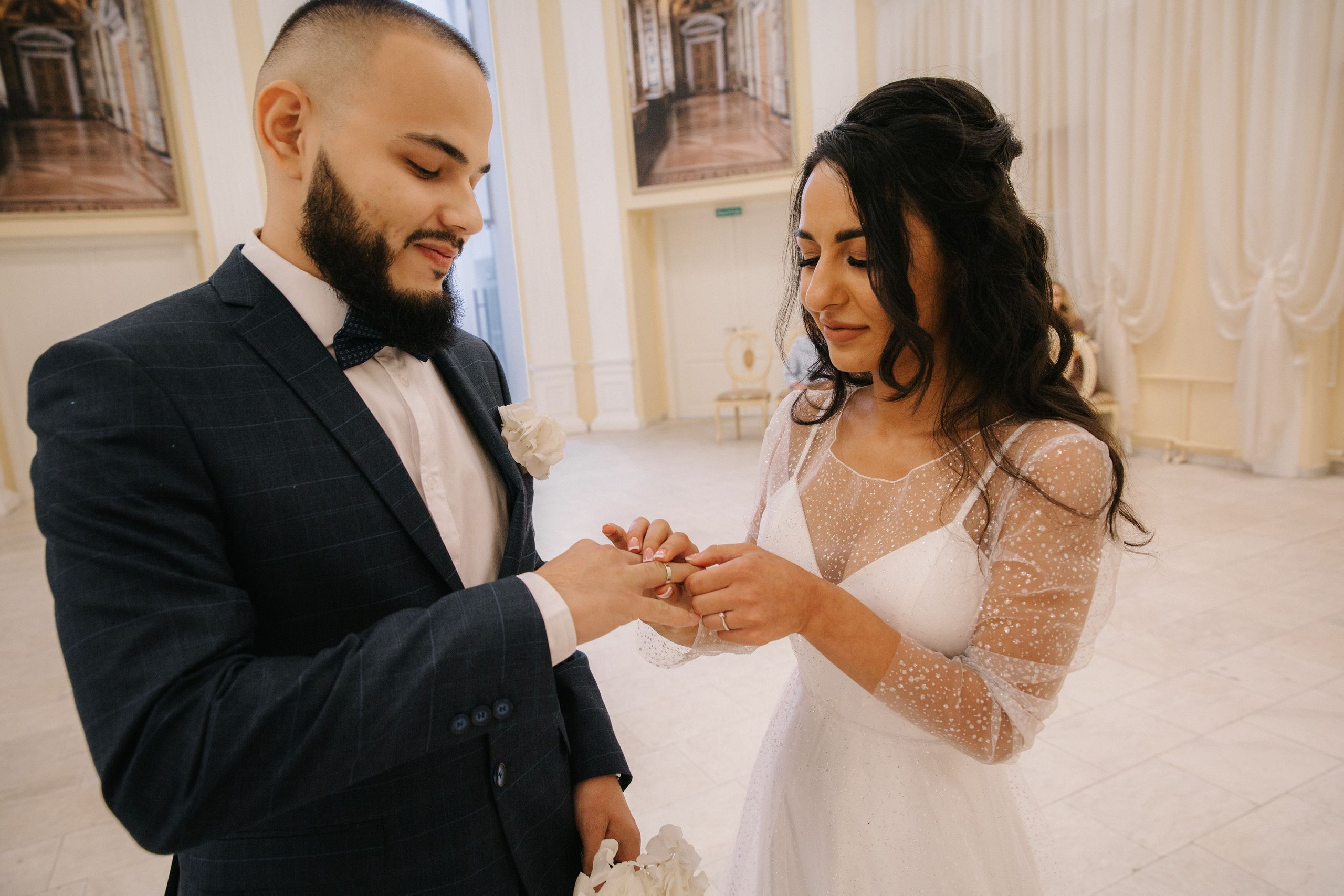 ВЫБОРГСКИЙ ЗАГС | июль, центр. Свадебный фотограф в Санкт-Петербурге Полина Корзухина